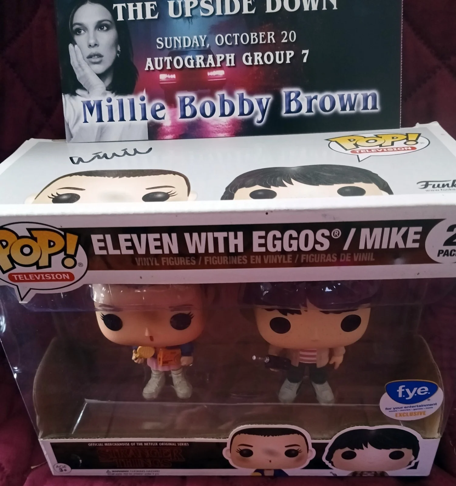 Millie Bobby Brown — Millie Bobby Brown in person signed Stranger Things Eleven Funko Pop 2pack PROOF, изображение 3