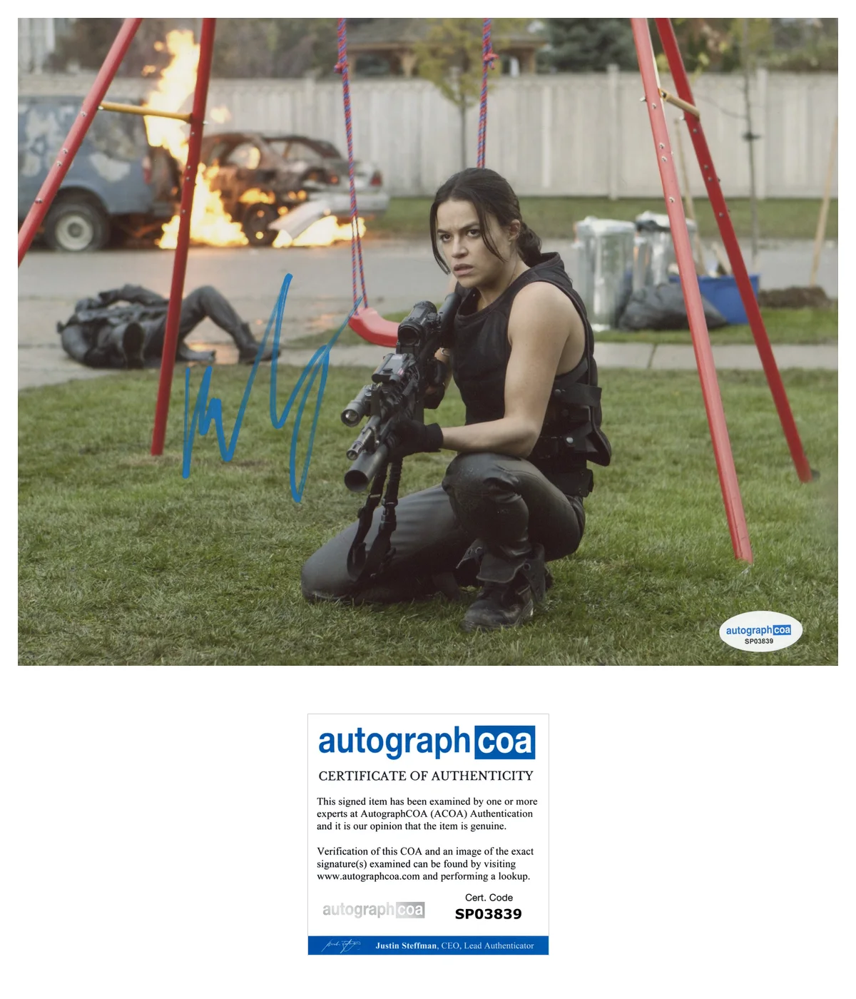 Michelle Rodriguez Resident Evil Autographed Signed 8x10 Photo ACOA, изображение 2
