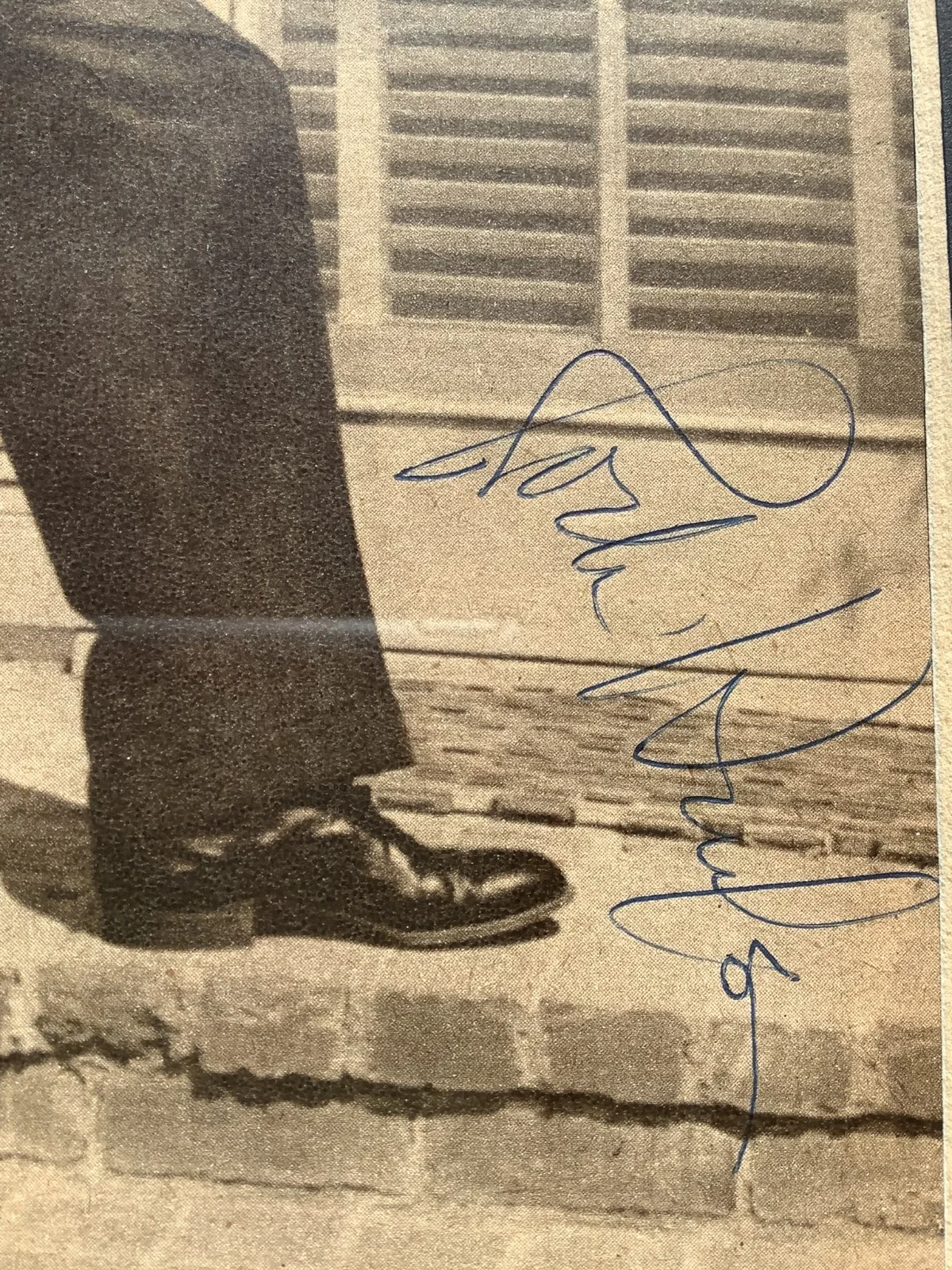 ROCK HUDSON — ROCK HUDSON HAND SIGNED AUTOGRAPHED POSIBLE LOBBY CARD FRAMED MOUNTED 13x17 COA, image 3