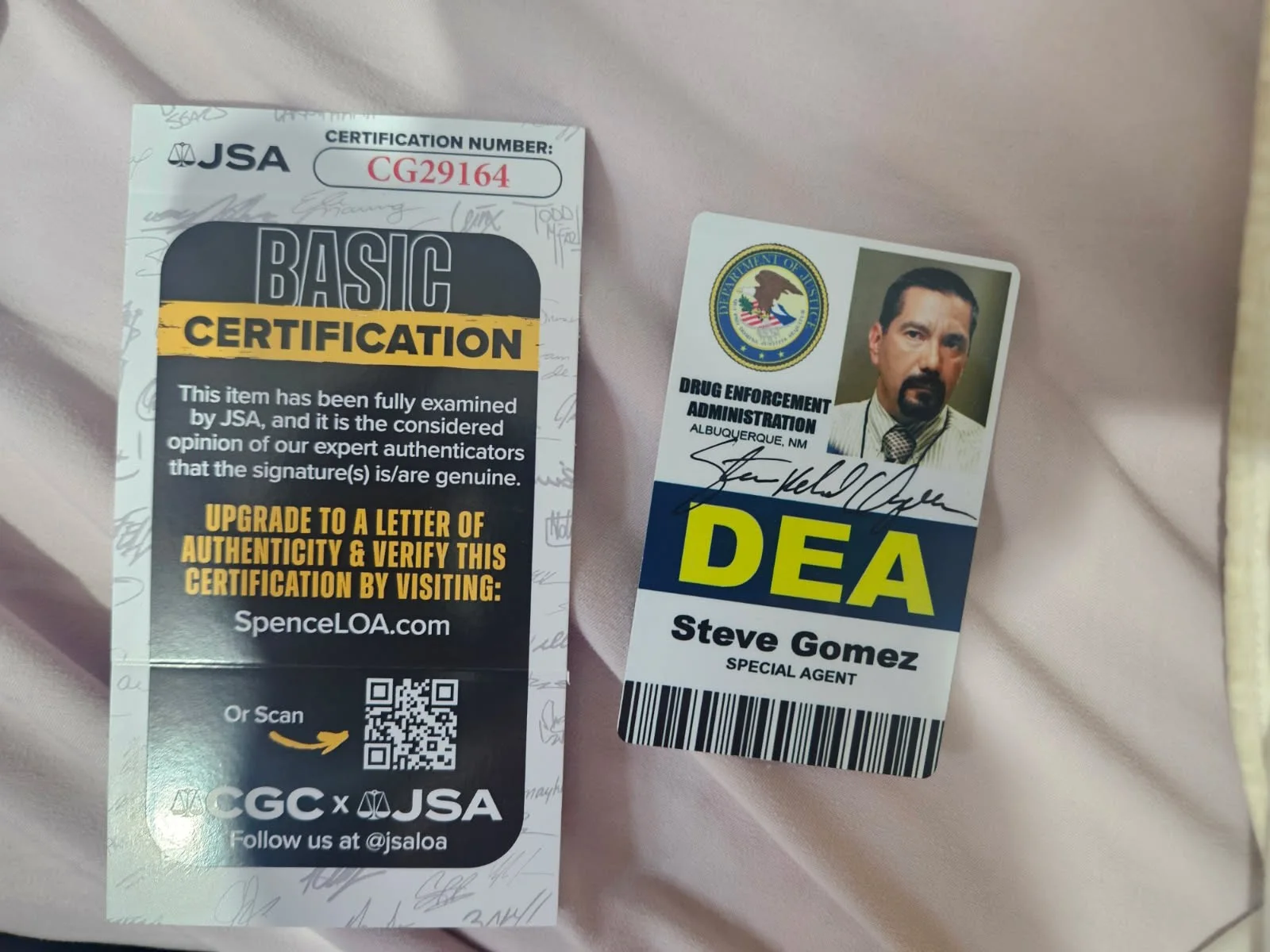 Steven Michael Quezada — Breaking Bad Steven Michael Quezada Autographed FAKE Crytal Meth bag & ID JSA, изображение 2