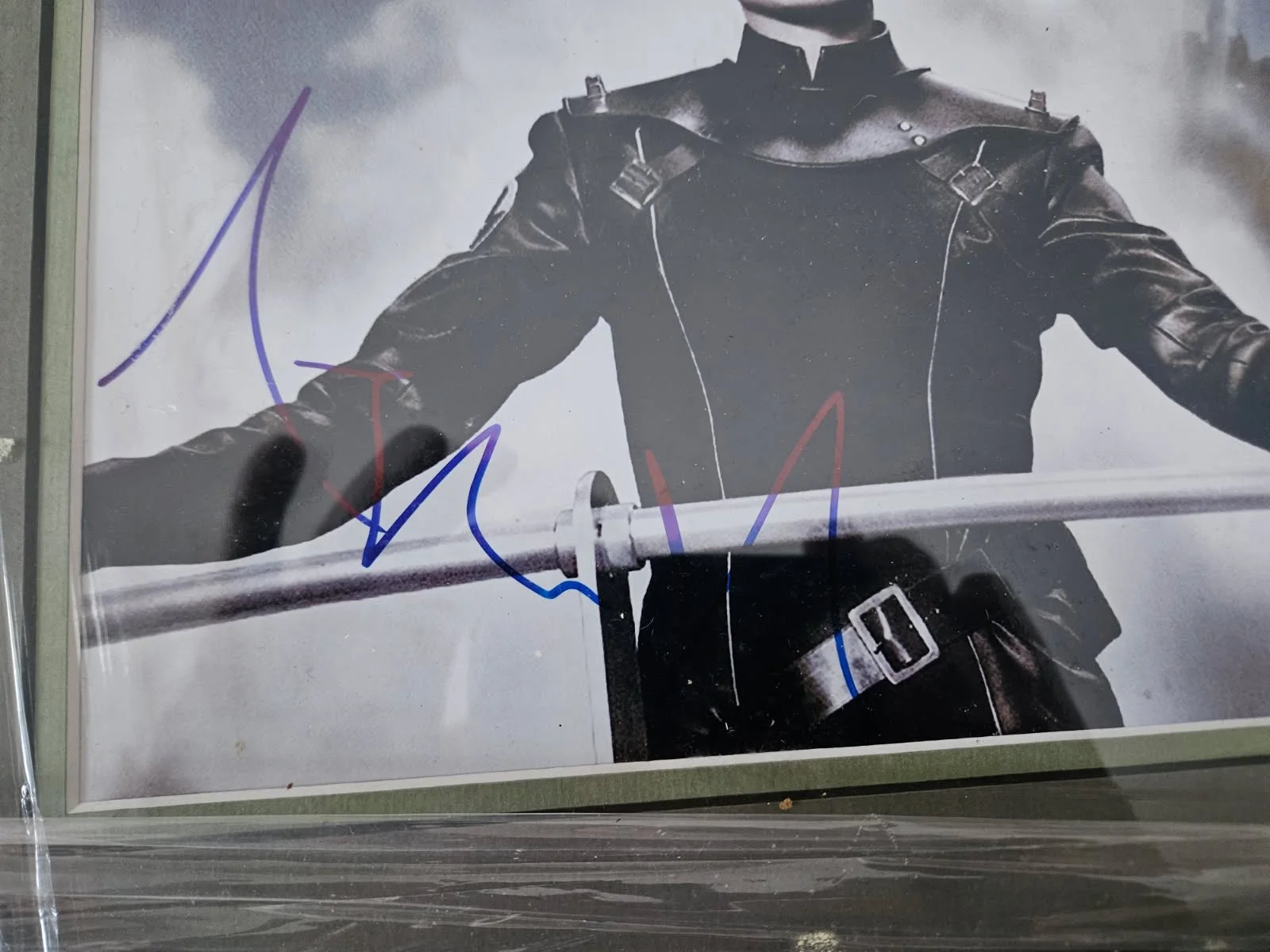 Angelina Jolie — Angelina Jolie autographed 8x10 photo in a 13x16 framed JSA Certified, изображение 2