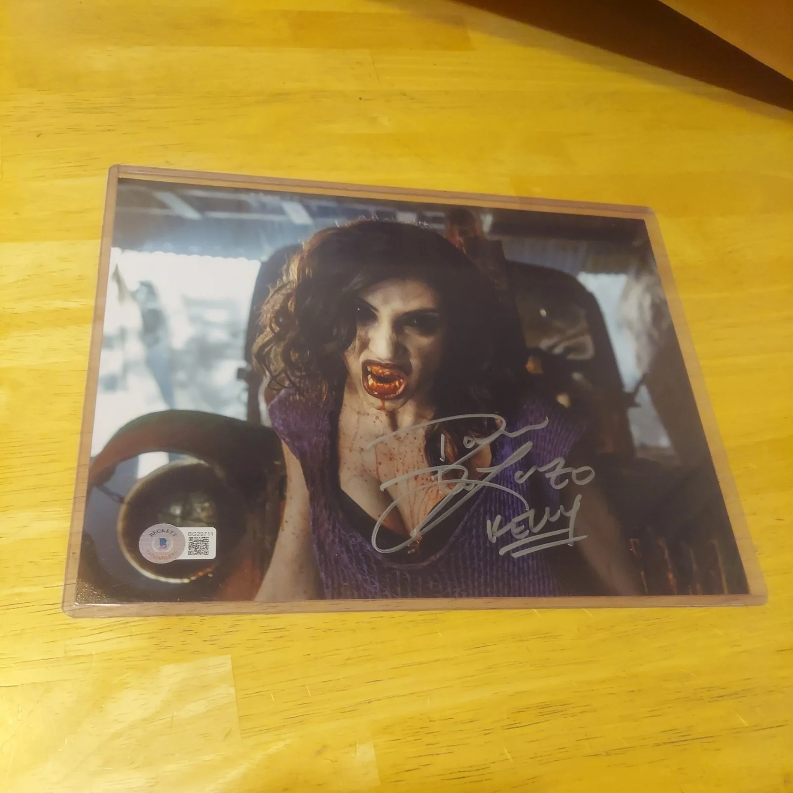 Dana DeLorenzo — DANA DeLORENZO Ash vs Evil Dead signed auto 8x10 "Kelly Maxwell" Bam Box HORROR, image 2