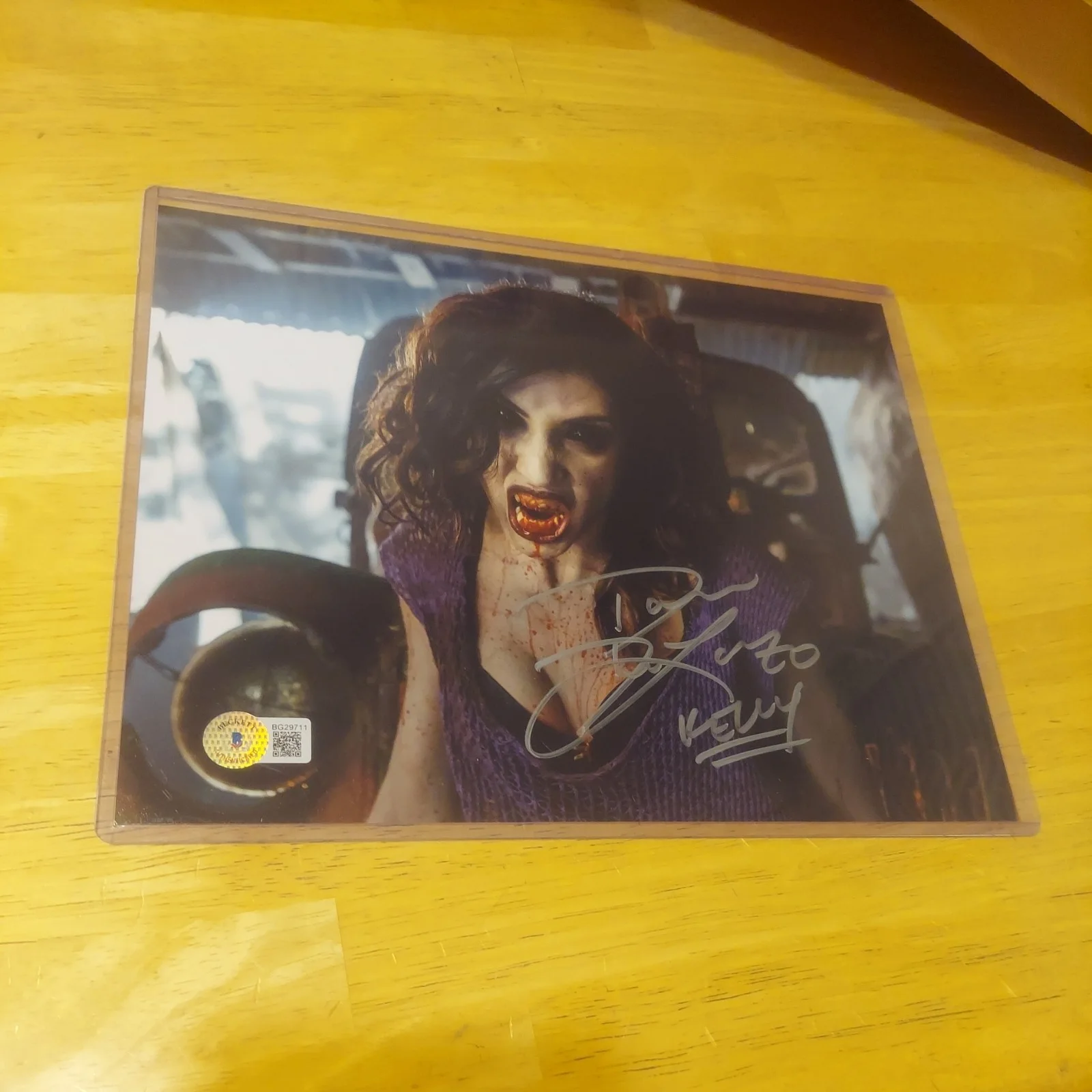 Dana DeLorenzo — DANA DeLORENZO Ash vs Evil Dead signed auto 8x10 "Kelly Maxwell" Bam Box HORROR, image 3