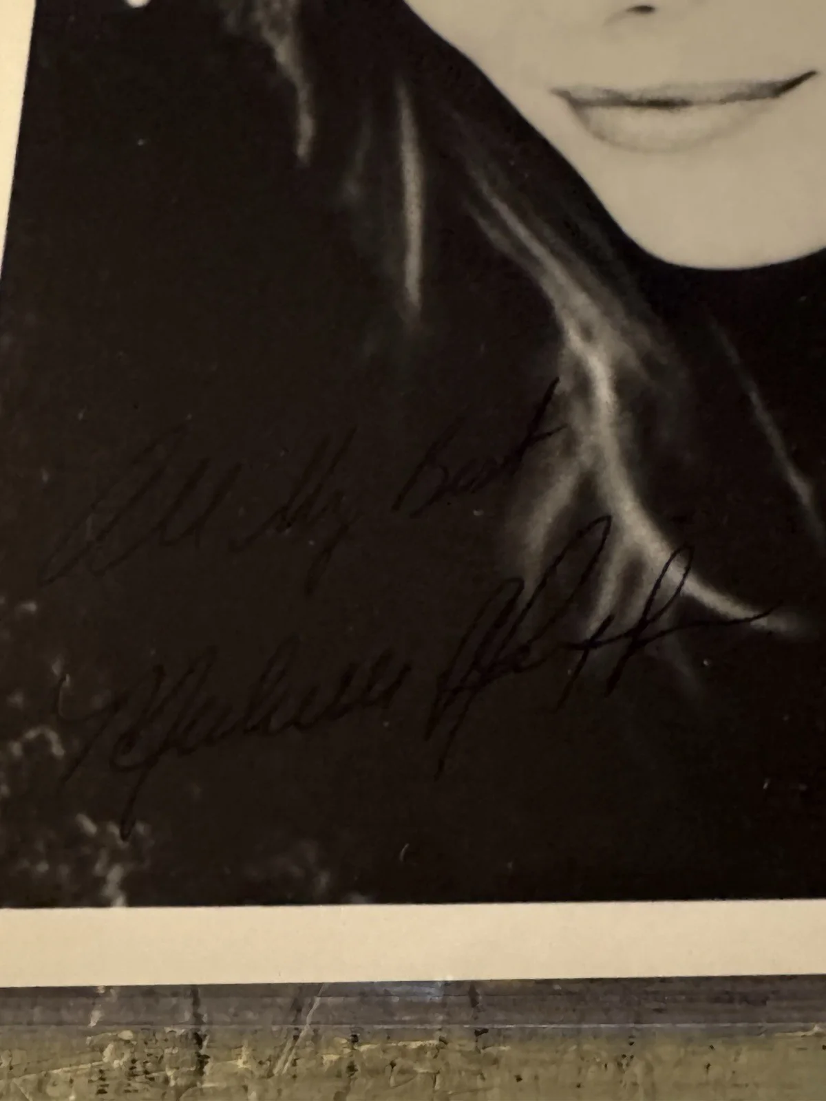 A star — Michelle Pfeiffer 8X10 Photo Signed Autographed COA Black & White vintage, изображение 2