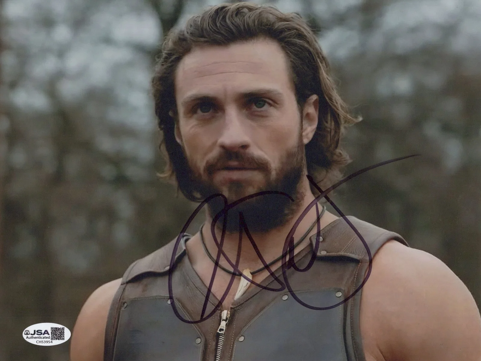 AARON TAYLOR JOHNSON — AARON TAYLOR JOHNSON Authentic Signed "KRAVEN THE HUNTER" 8x10 Photo (JSA COA)