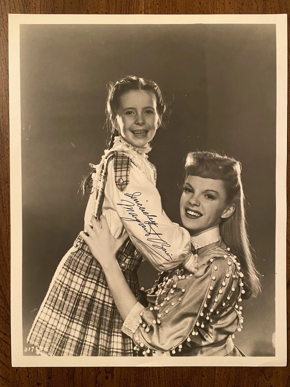 Margaret O’Brien — Margaret O’Brien Signed Autographed 8x10 Photo With COA Meet Me In St Louis
