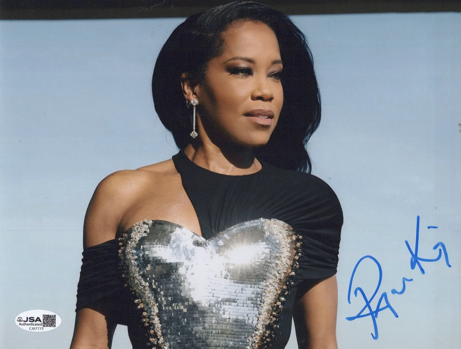 REGINA KING — REGINA KING Authentic Hand-Signed "WATCHMEN" 8X10 Photo (JSA COA)