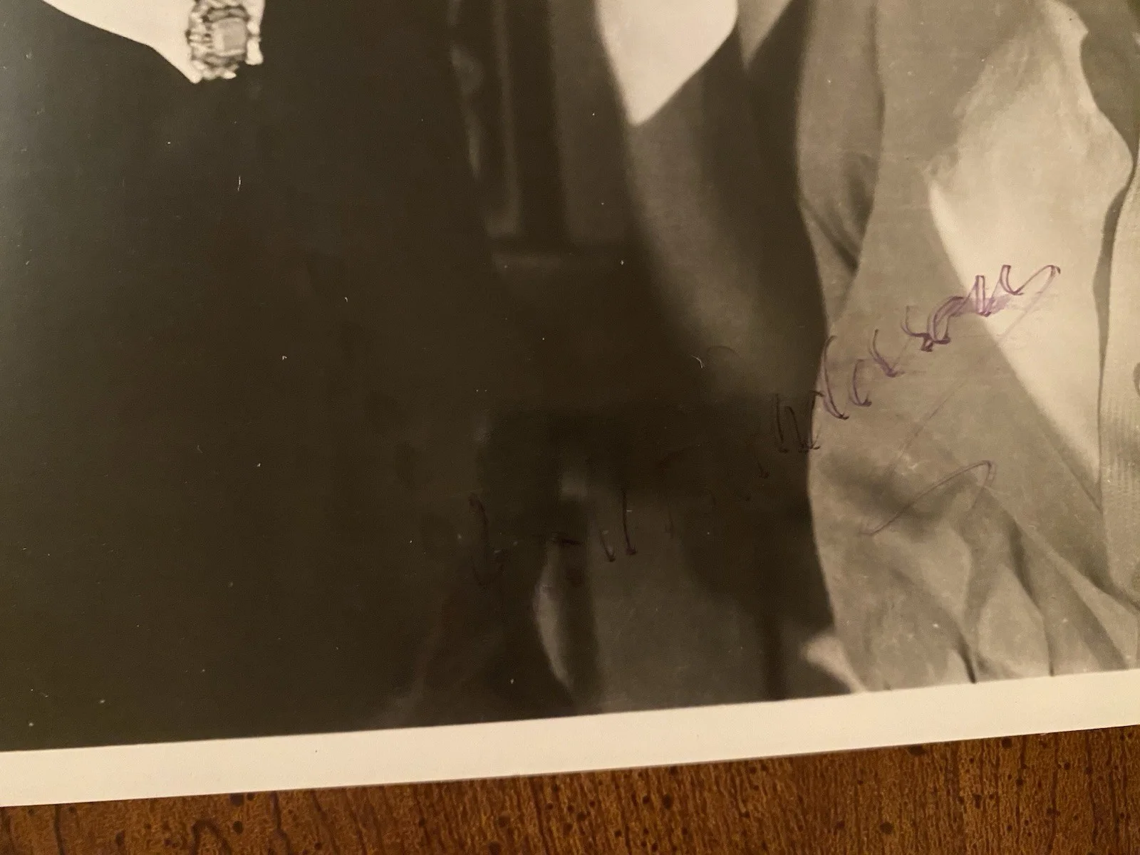 Judith Anderson — Judith Anderson Signed Autographed Photo With COA Rebecca Alfred Hitchcock RARE, изображение 2