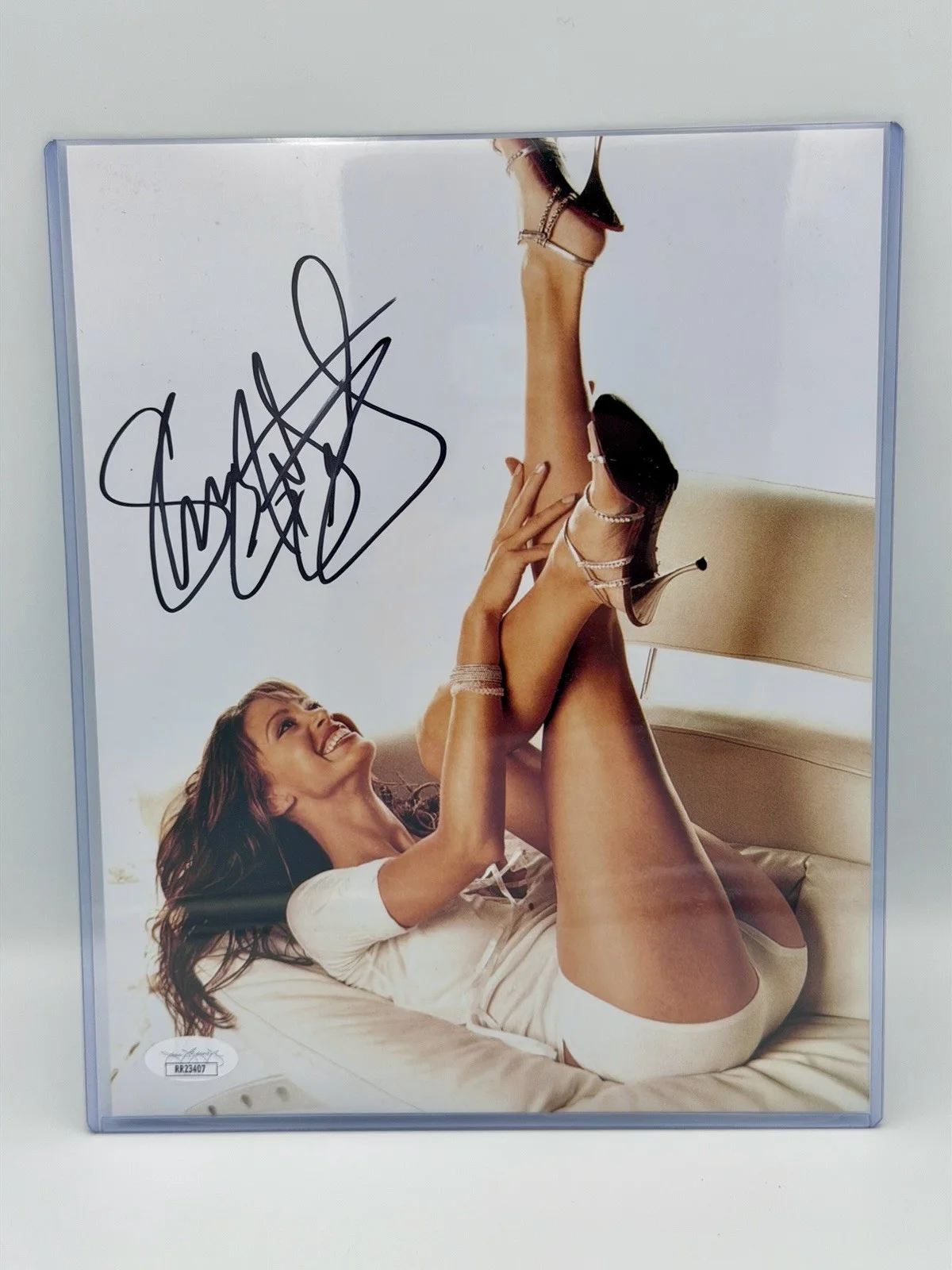 Shannon Elizabeth — Shannon Elizabeth signed 8x10 photo JSA Certification Nice Photo American Pie