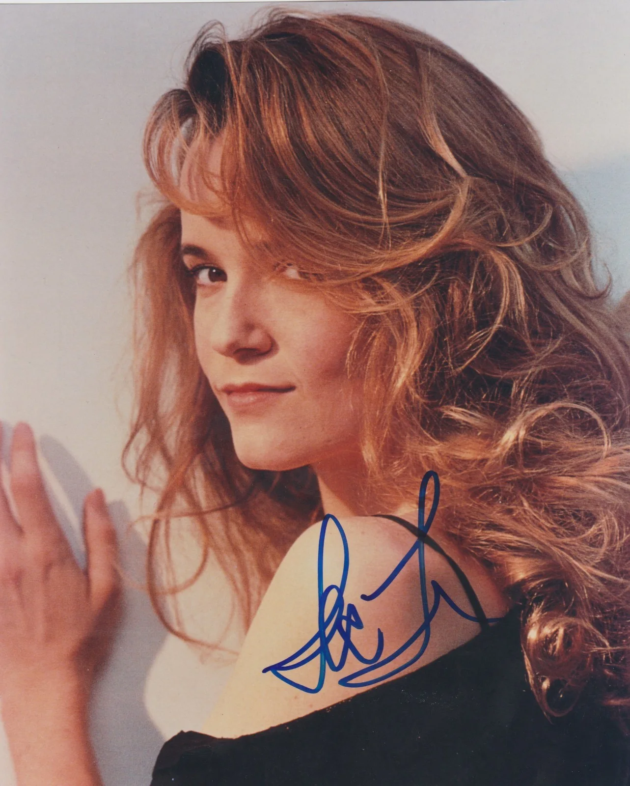 Lea Thompson — LEA THOMPSON Signed 8 x 10 SEXY Photo Autograph w/ COA Nice Pic & Bold AUTO
