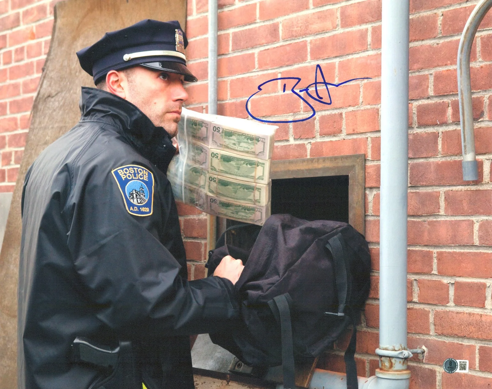 BEN AFFLECK — BEN AFFLECK SIGNED AUTOGRAPH THE TOWN 16X20 PHOTO BECKETT BAS