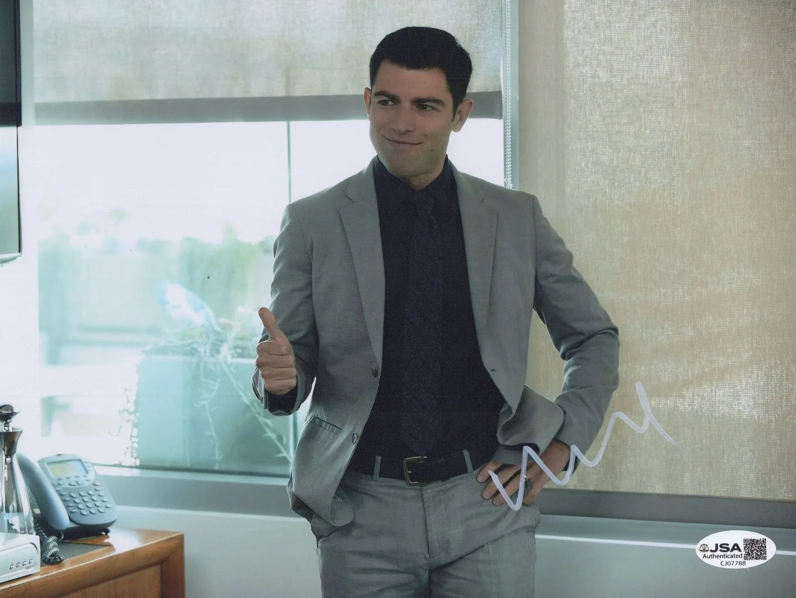 MAX GREENFIELD — MAX GREENFIELD Authentic Hand-Signed "NEW GIRL" 8x10 Photo (JSA/ COA)