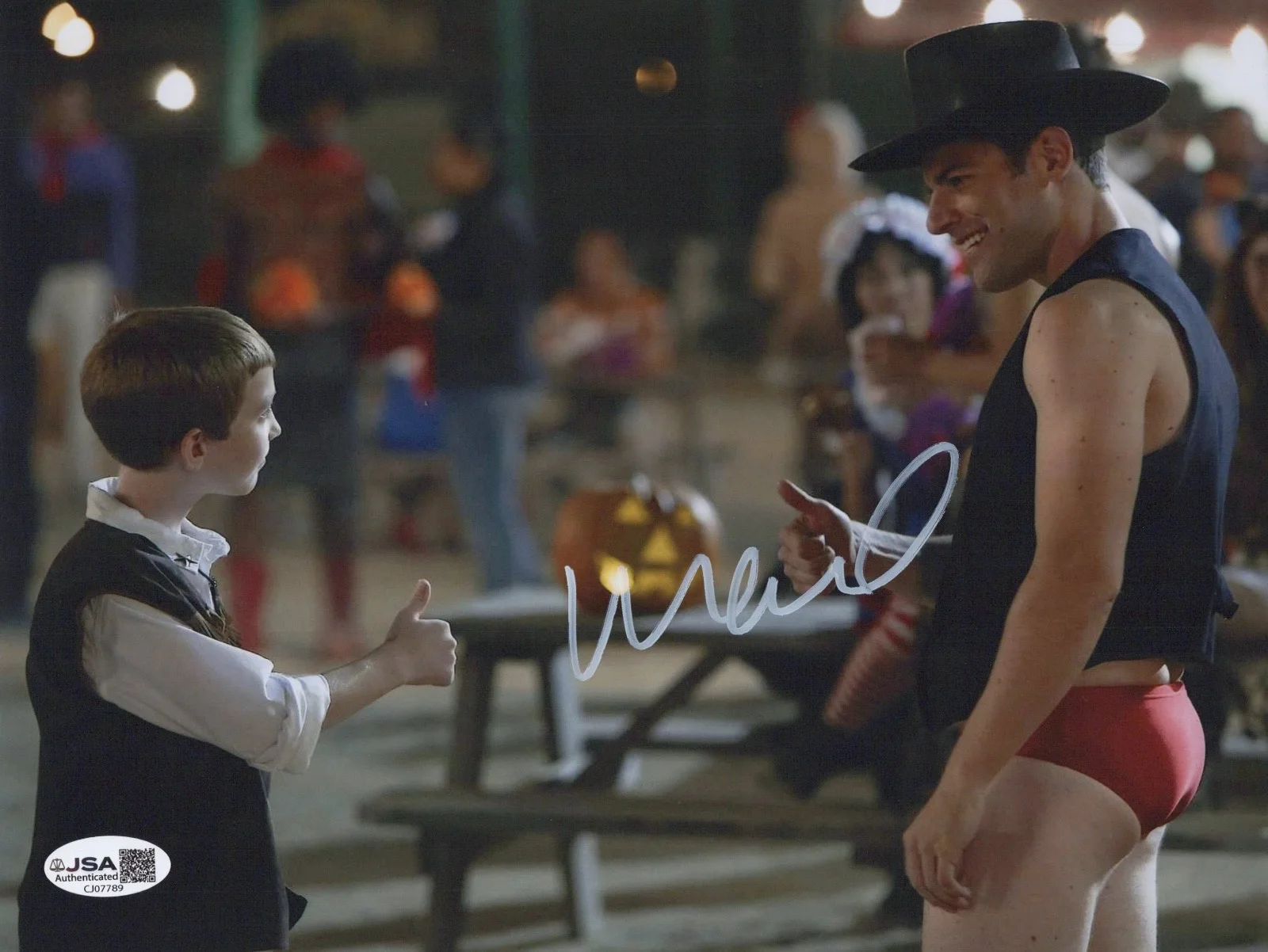MAX GREENFIELD — MAX GREENFIELD Authentic Hand-Signed "NEW GIRL" 8x10 Photo (JSA/ COA)