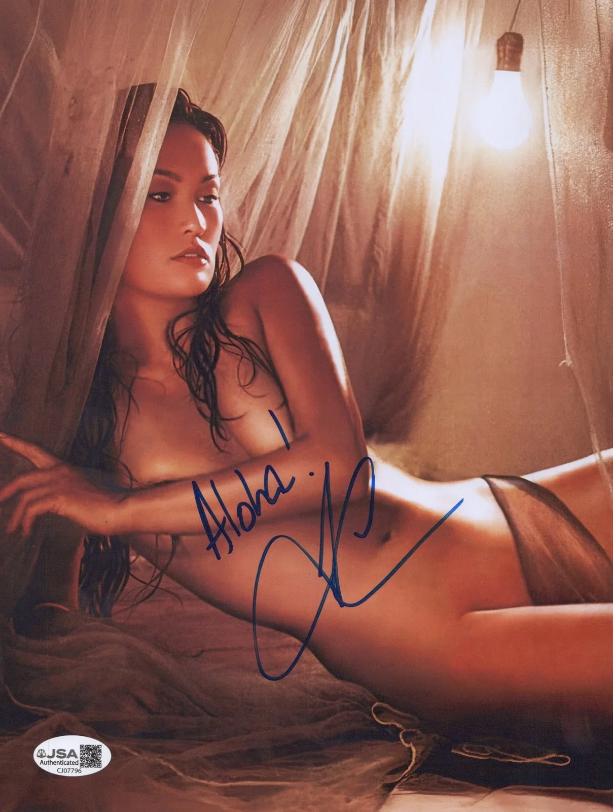 TIA CARRERE — TIA CARRERE Authentic Hand-Signed "SEXY- WAYNE'S WORLD" 8x10 Photo (JSA COA)