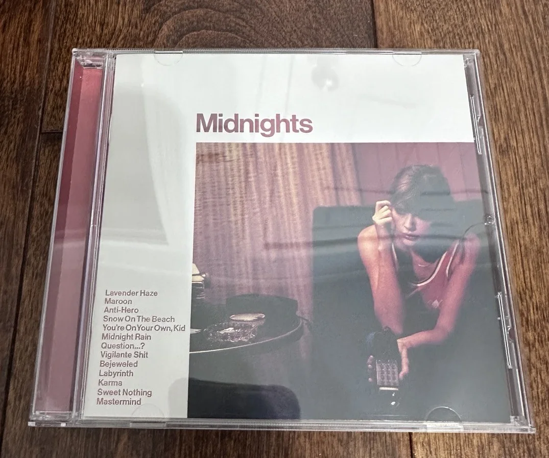 TAYLOR SWIFT SIGNED MIDNIGHTS BLOOD MOON EDITION CD ALBUM INSERT RED 1989, изображение 2