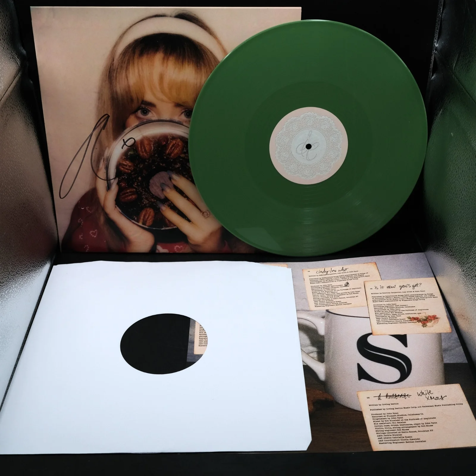 Sabrina Carpenter Signed Autograph Fruitcake Vinyl Christmas Album PSA/DNA LOA, изображение 2