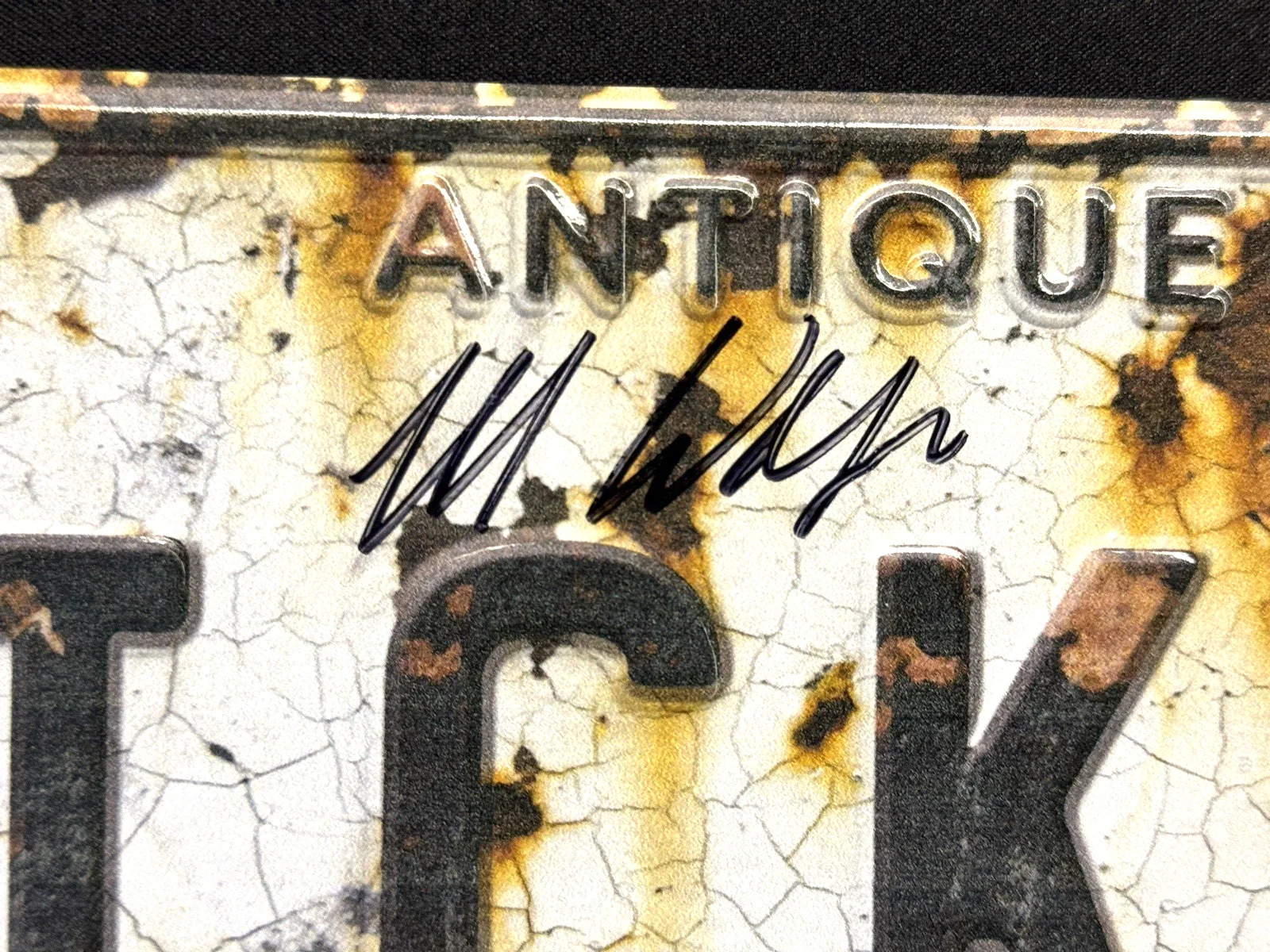 Mike Wolfe — Mike Wolfe American Pickers Antique Archaeology Signed Autograph License Plate, изображение 2