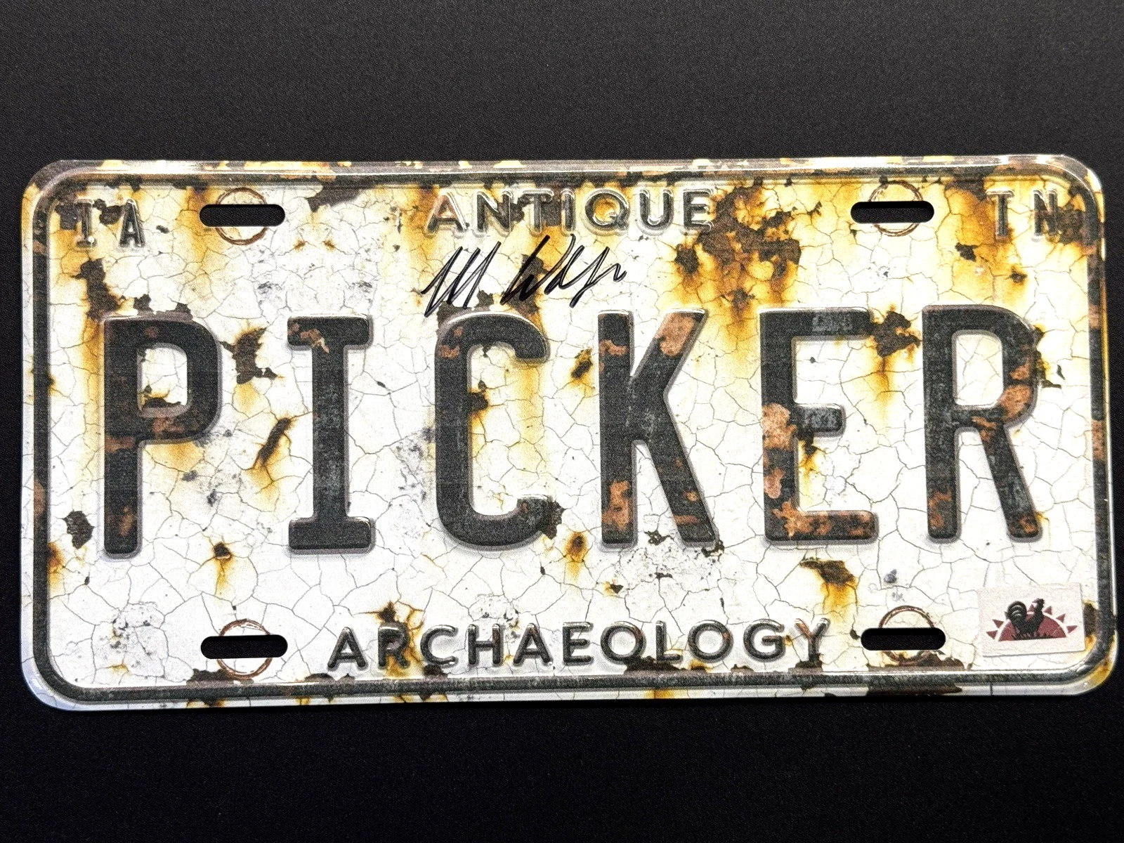 Mike Wolfe — Mike Wolfe American Pickers Antique Archaeology Signed Autograph License Plate, изображение 3