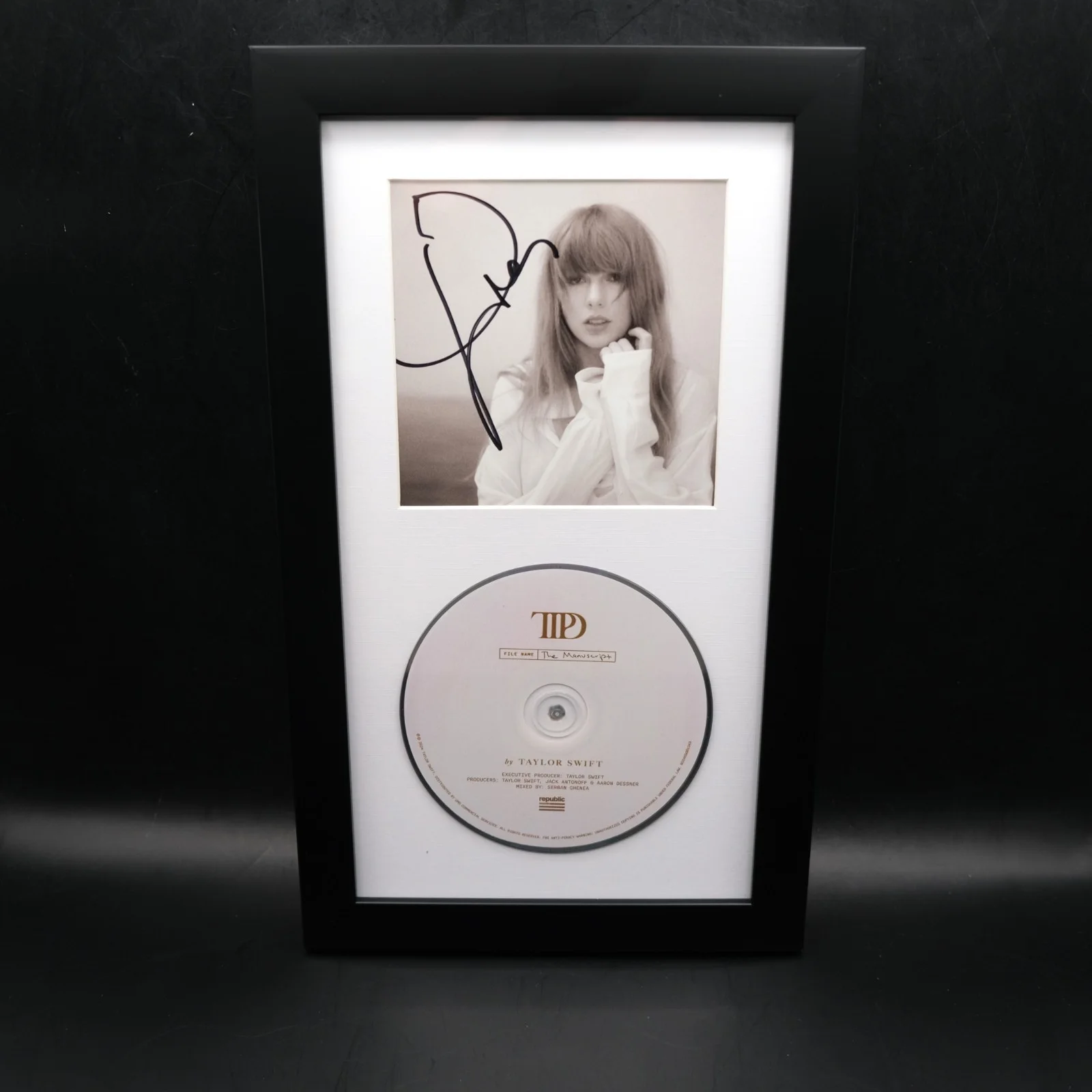 LONG Taylor Swift Signed CD Framed PSA/DNA Tortured Poets Department TTPD LOA, изображение 2