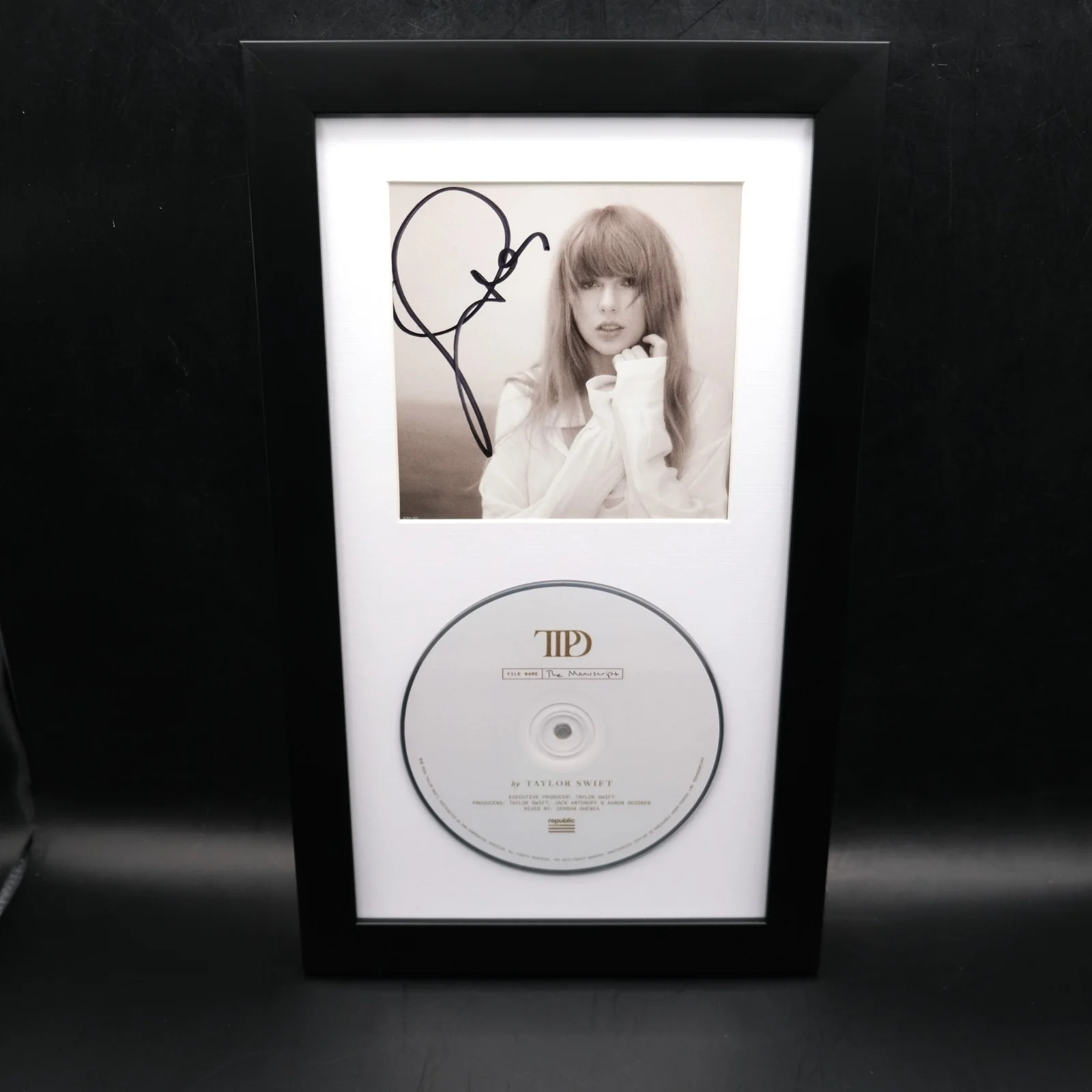 LONG Taylor Swift Signed CD Framed PSA/DNA Tortured Poets Department TTPD LOA, изображение 2
