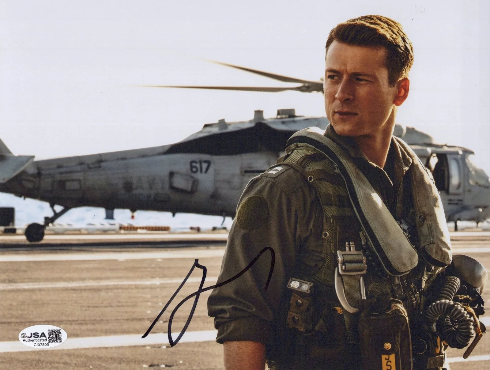 GLEN POWELL — GLEN POWELL Authentic Hand-Signed "TOP GUN MAVERICK" 8x10 Photo (JSA COA)