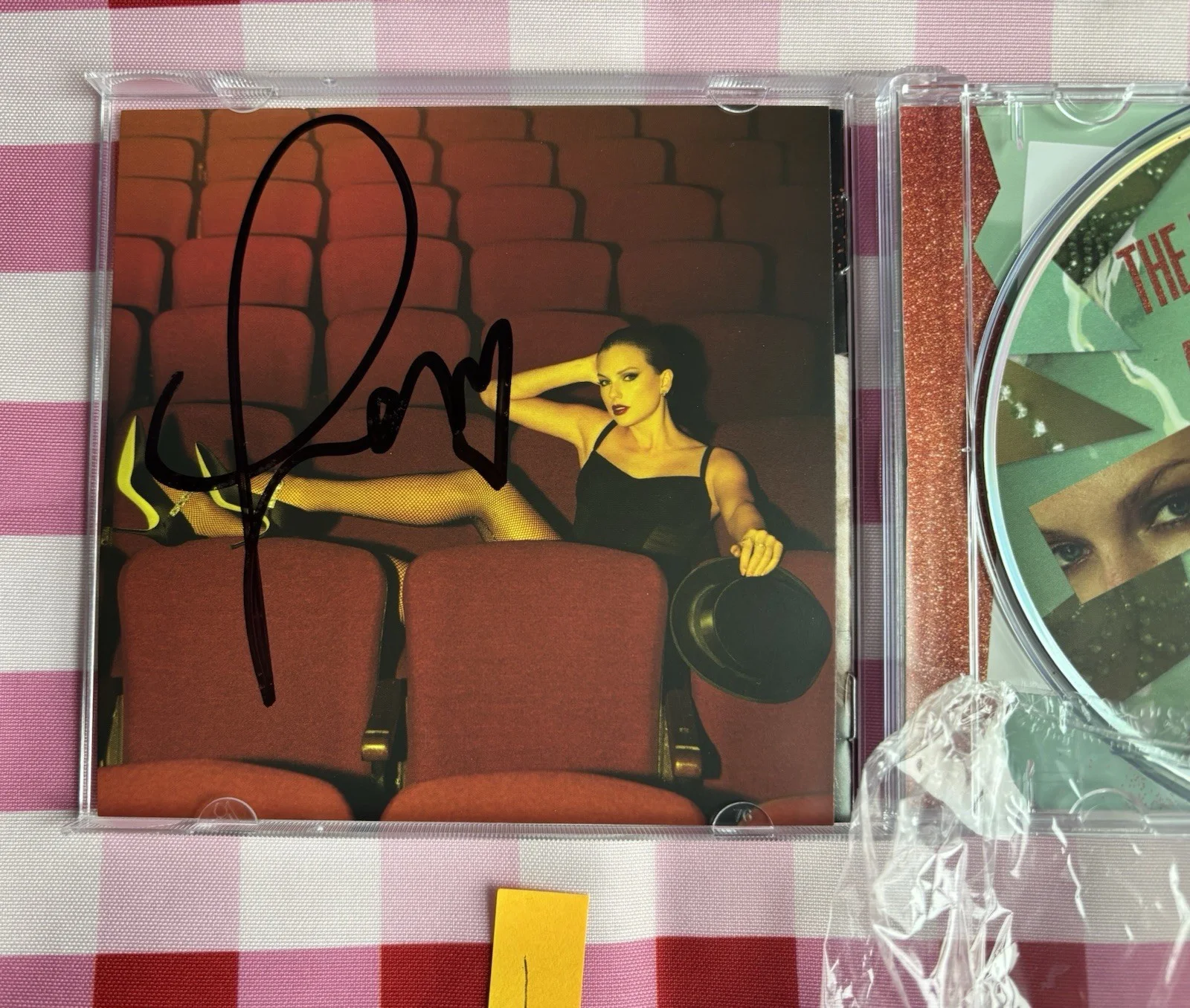 Taylor Swift’s ‘The Life of a Showgirl’ - SIGNED CD EDITION #4 - IN HAND, изображение 2