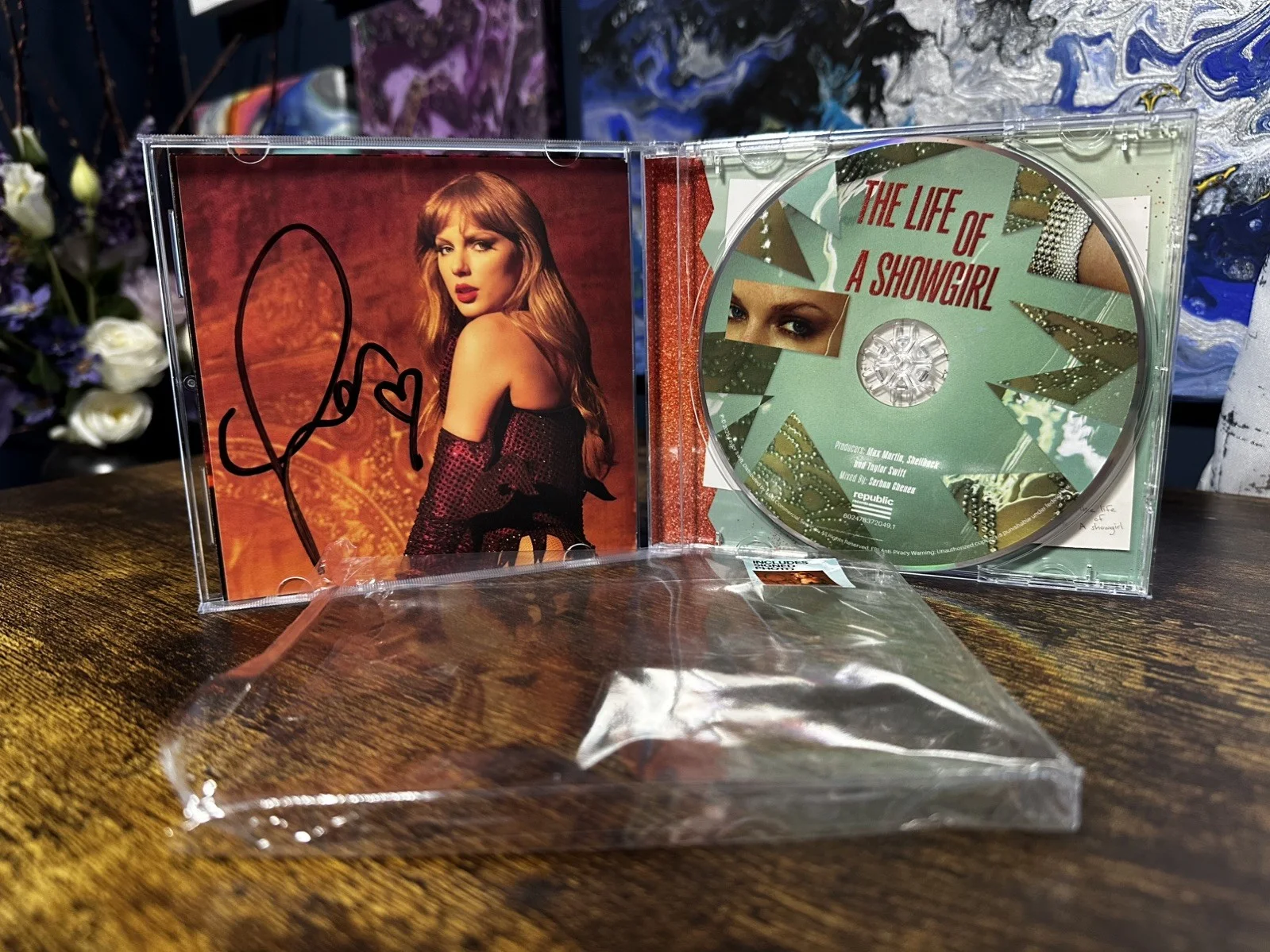 Taylor Swift Life Of A Showgirl CD w/Hand Signed Photo 3, изображение 3
