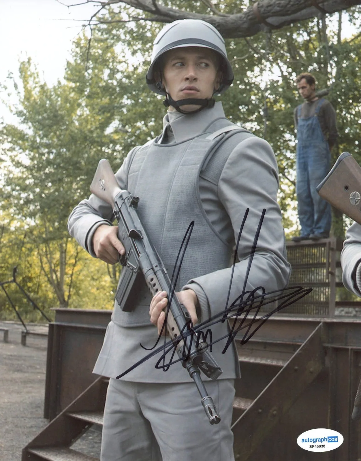 Tom Blyth — Tom Blyth signed "THE HUNGER GAMES" 8x10 Photo AUTO c Coriolanus Snow ACOA COA, image 3