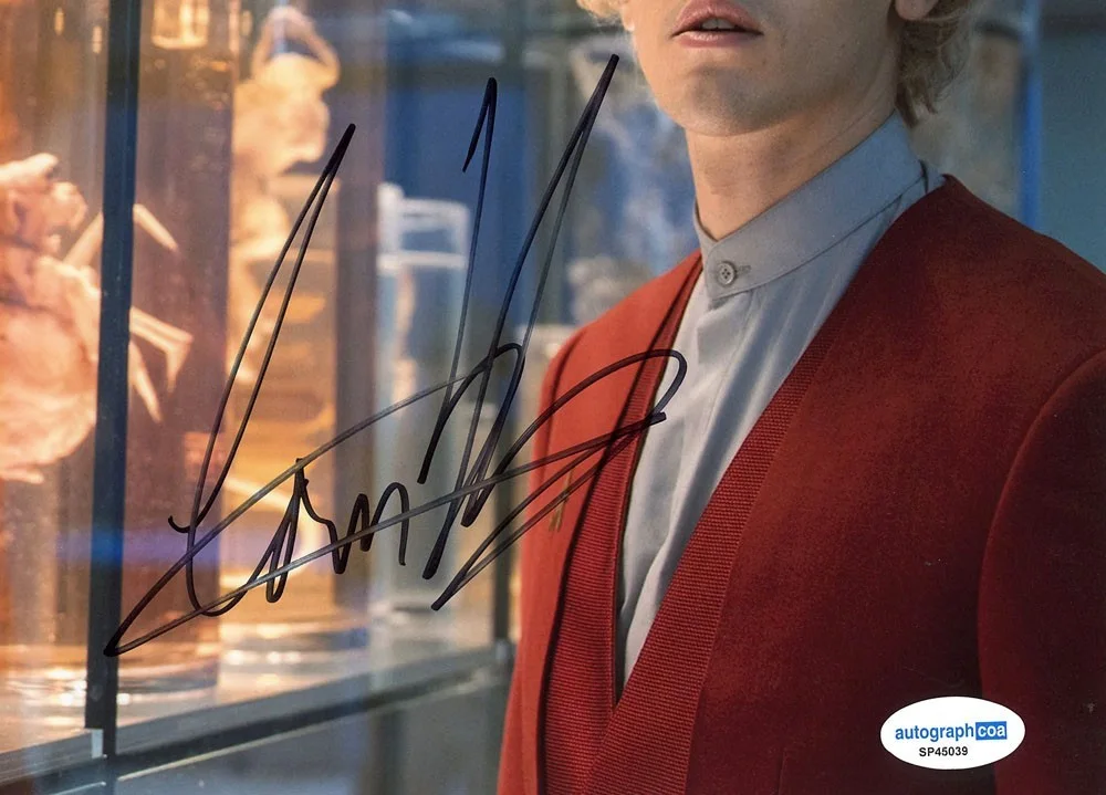 Tom Blyth — Tom Blyth signed "THE HUNGER GAMES" 8x10 Photo AUTO d Coriolanus Snow ACOA COA, image 4
