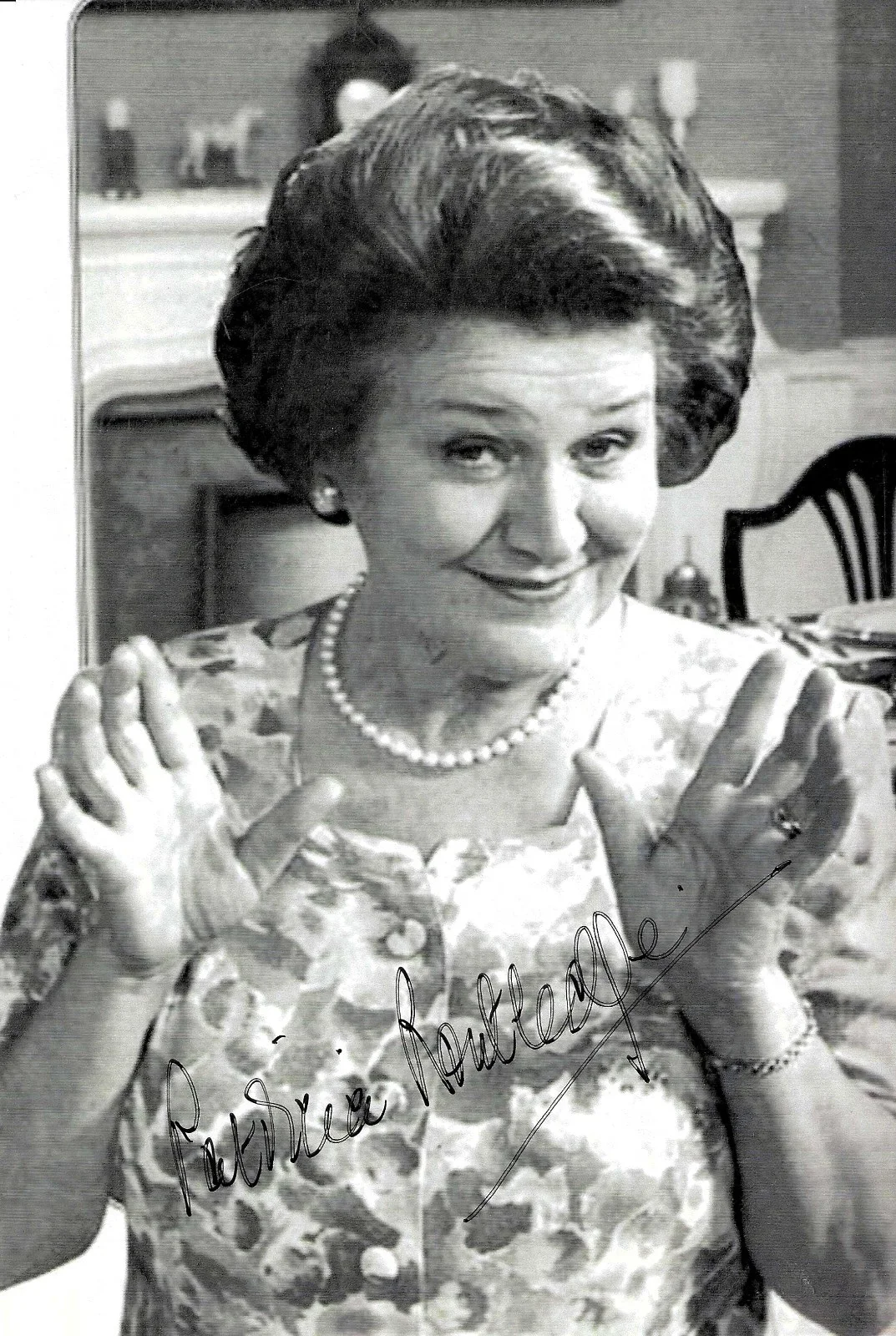 Patricia Routledge — 4 signed English PATRICIA ROUTLEDGE, Gwen Taylor, DAVID DICKINSON, Shane Richie, image 2