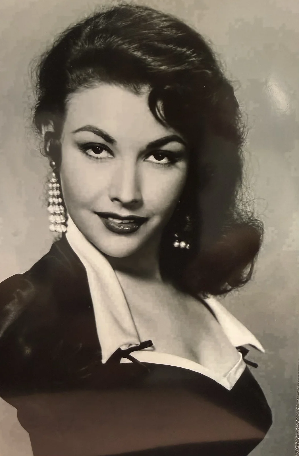 Mara Corday Actress signed vintage page 1950’s, image 2