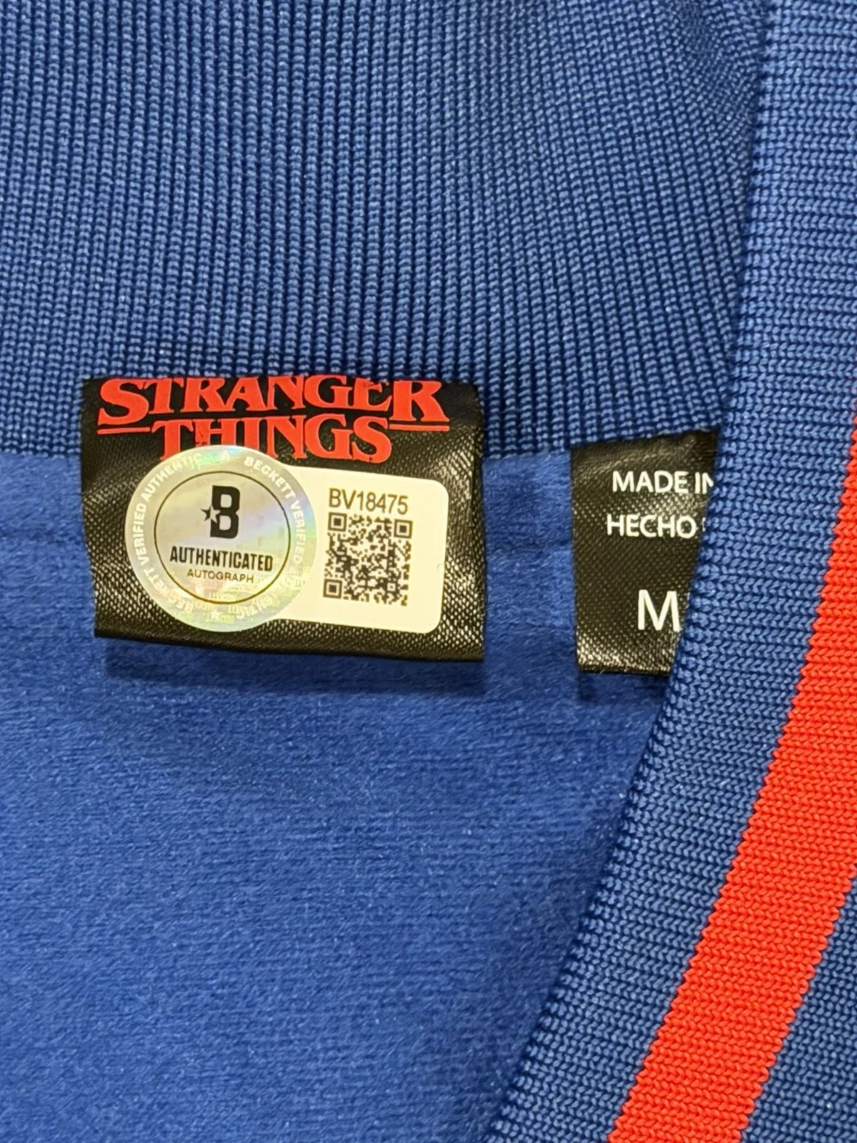 Matt Duffer, Ross Duffer — DUFFER BROTHERS SIGNED STRANGER THINGS JACKET-M AUTOGRAPH BECKETT HOLO (A) PROOF, image 4