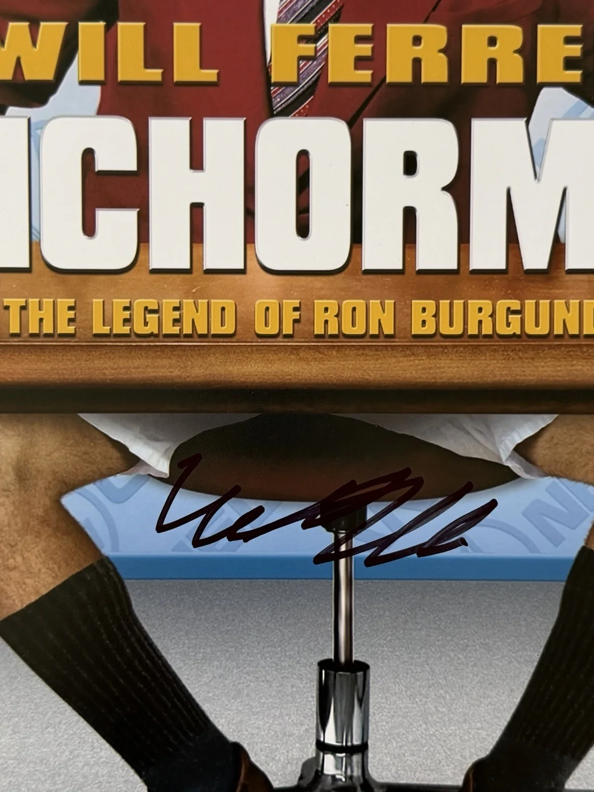 Will Ferell — WILL FERRELL SIGNED 'ANCHORMAN' 12x18 MOVIE PHOTO BECKETT BE93602 COA, image 2