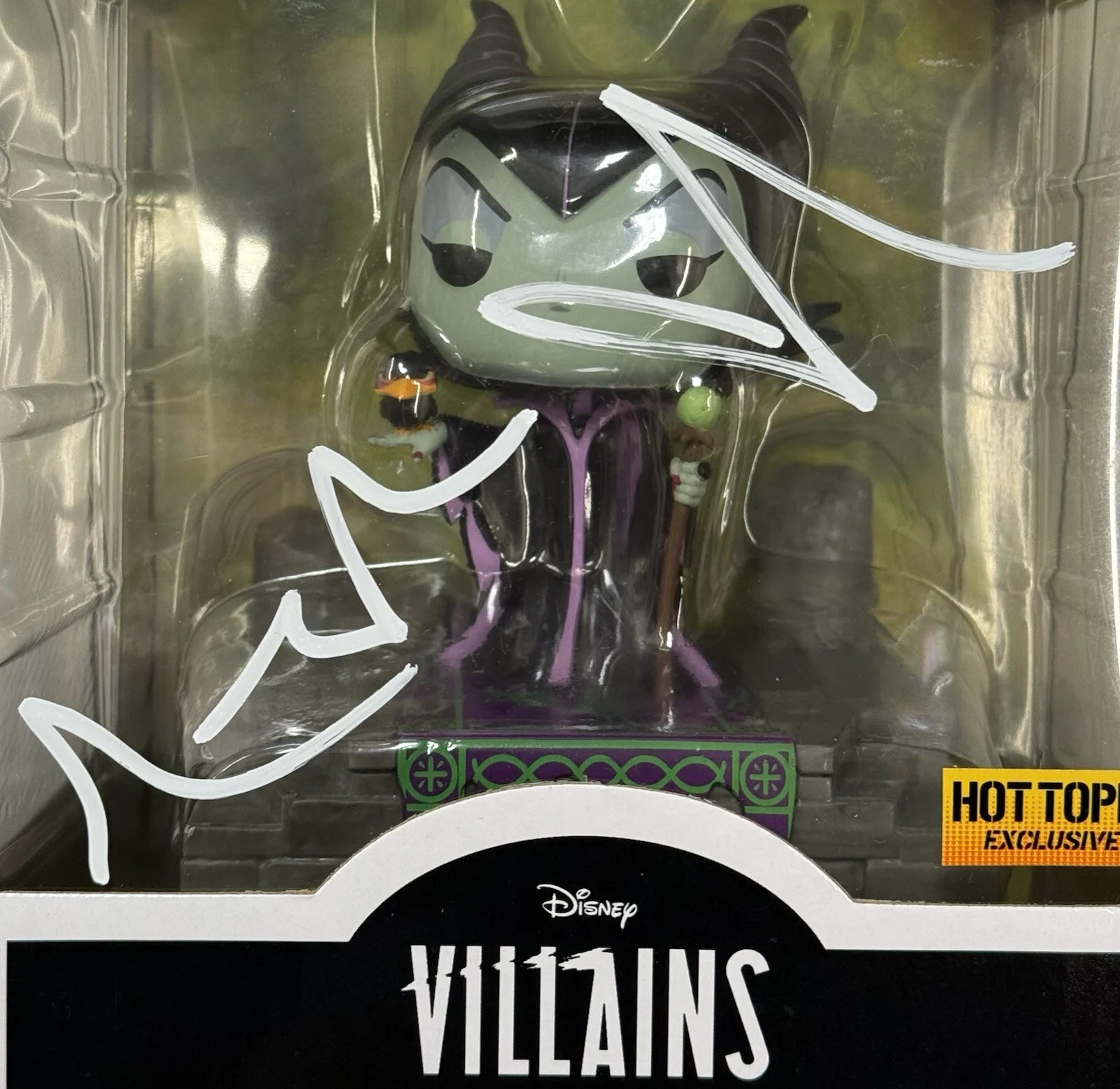 Angelina Jolie — ANGELINA JOLIE SIGNED MALEFICENT JUMBO FUNKO POP AUTOGRAPH JSA COA AY81050, изображение 2