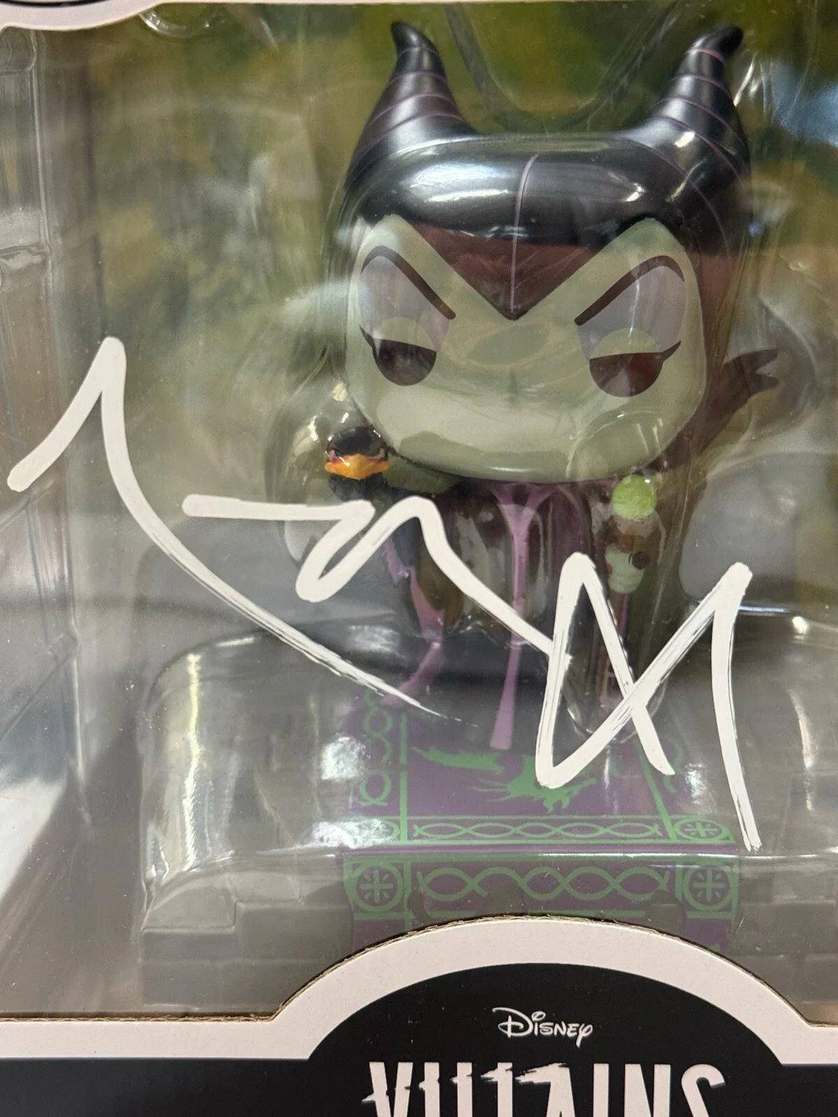 Angelina Jolie — ANGELINA JOLIE SIGNED MALEFICENT JUMBO FUNKO POP AUTOGRAPH JSA COA AY81051, изображение 2