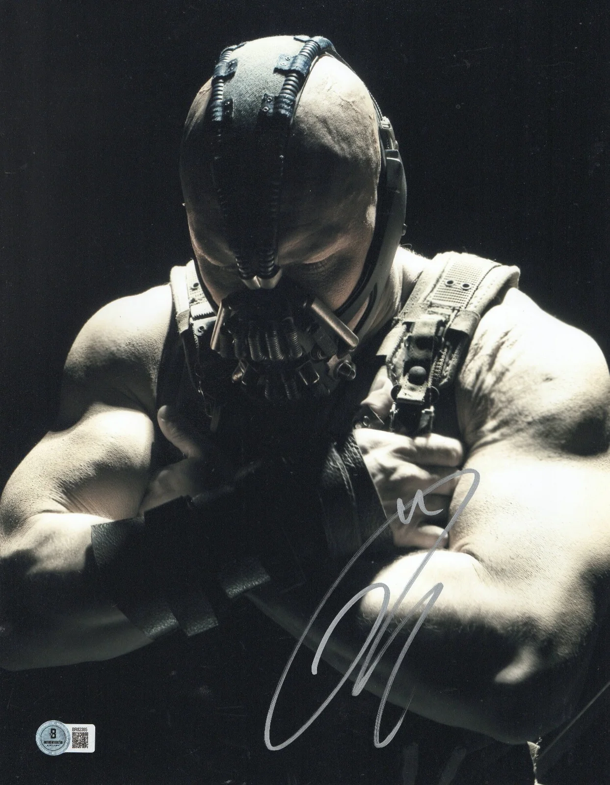 TOM HARDY — TOM HARDY SIGNED AUTOGRAPHED THE DARK KNIGHT RISES 11X14 PHOTO BECKETT BAS BANE
