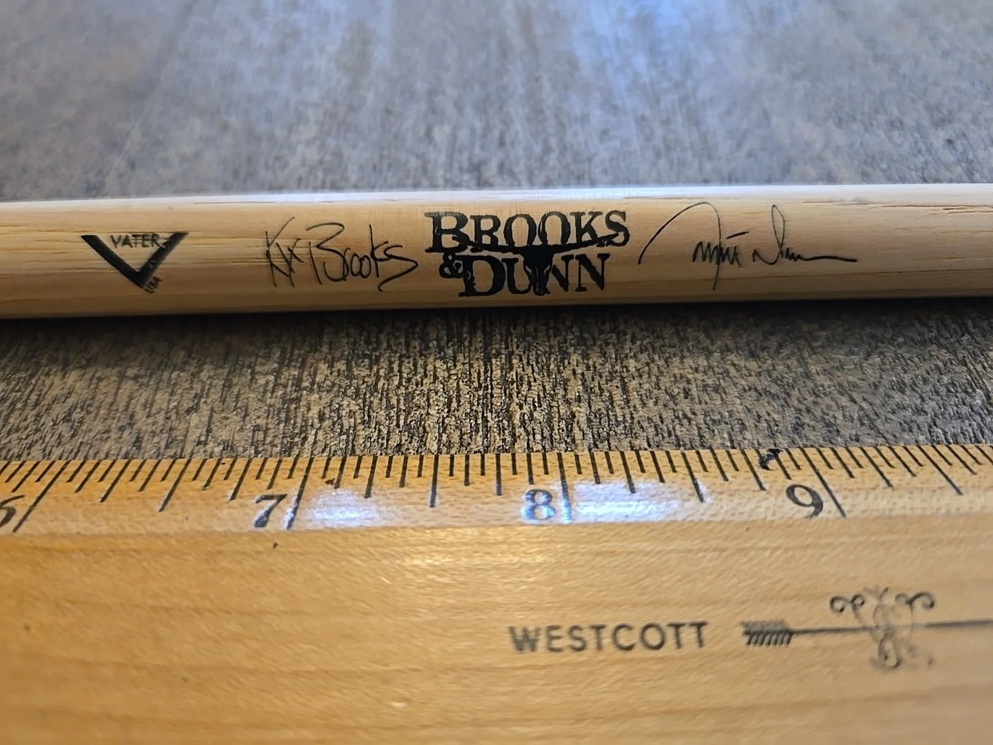 BROOKS & DUNN Authentic Concert Signature Drum Stick Country See Pics And Descri, изображение 3