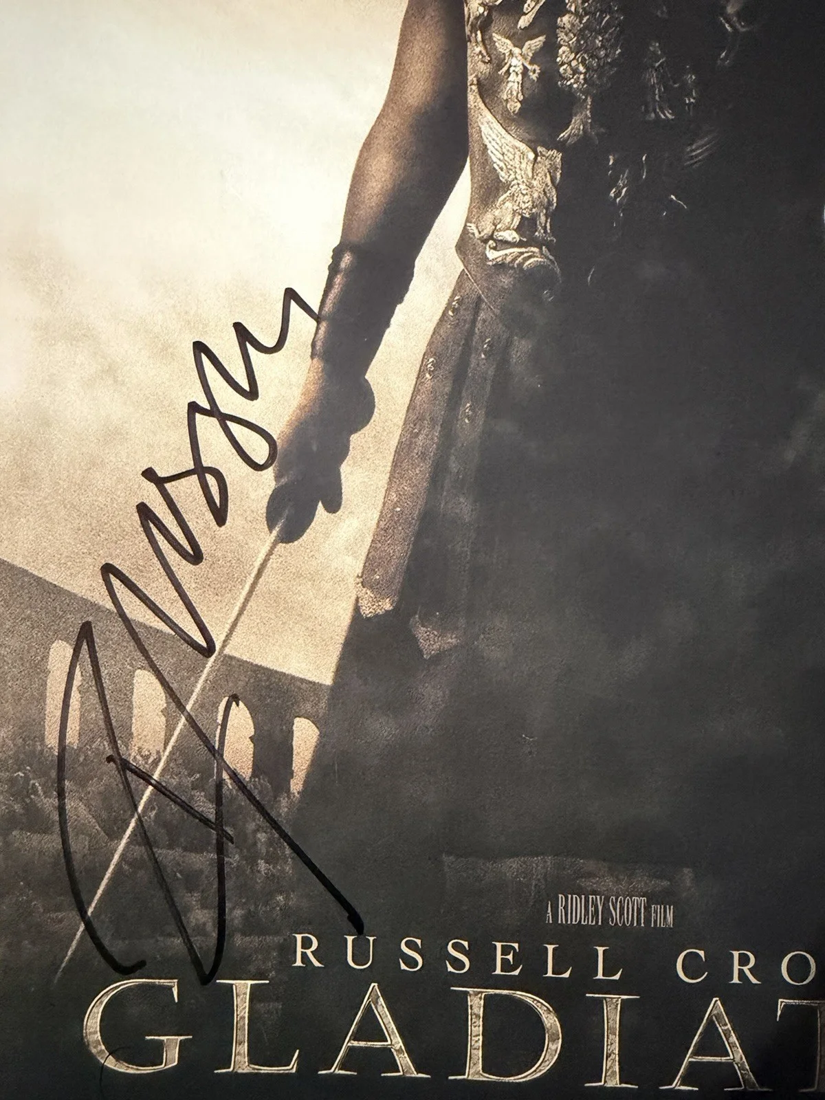 Russell Crowe — RUSSELL CROWE SIGNED 11x17 PHOTOGRAPH 'GLADIATOR' MAXIMUS BECKETT BT97963, изображение 2