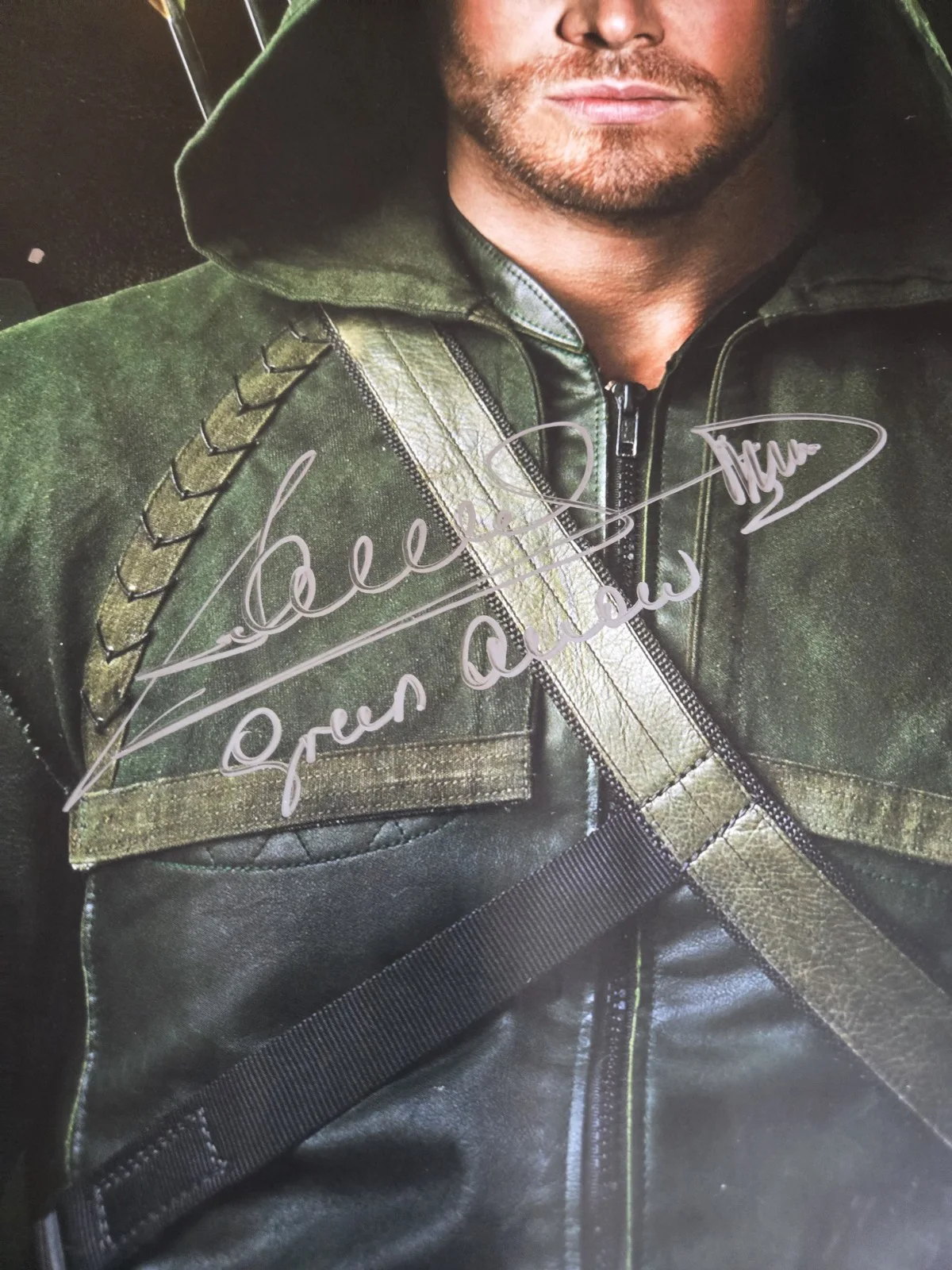 Stephen Amell, David Ramsey, Emily Bett Rickards — Arrow Season 1 CAST SIGNED POSTER! Amell/Willa/Katie/Colin/David! JSA COA, изображение 4