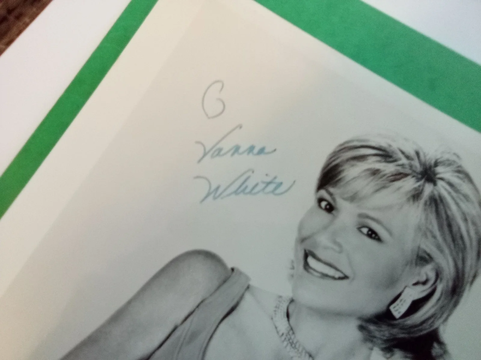 Vanna White — VANNA WHITE Authentic Autographed 8 x 10 Photo Wheel of Fortune, изображение 2