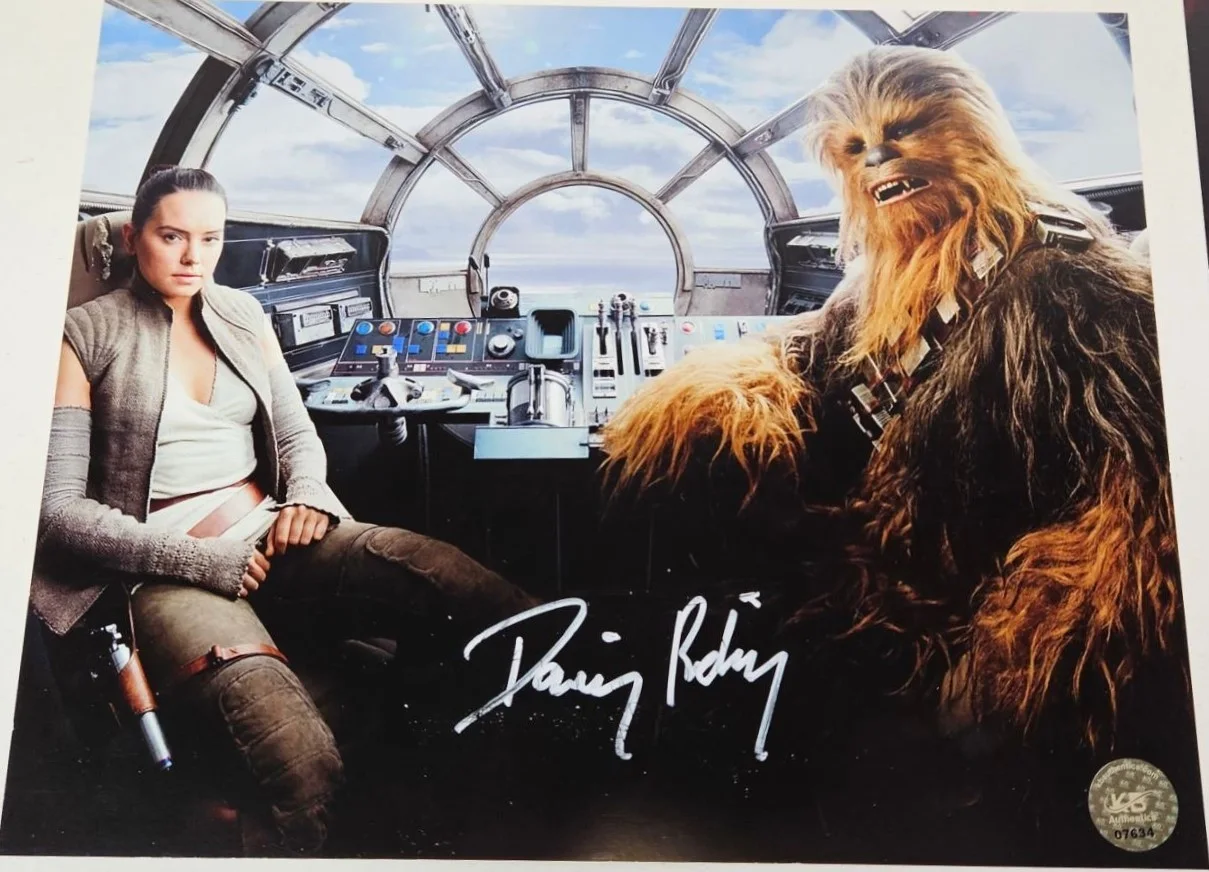Daisy Ridley — Daisy Ridley autographed photo, 8x10 with COA, Star wars, The Last Jedi
