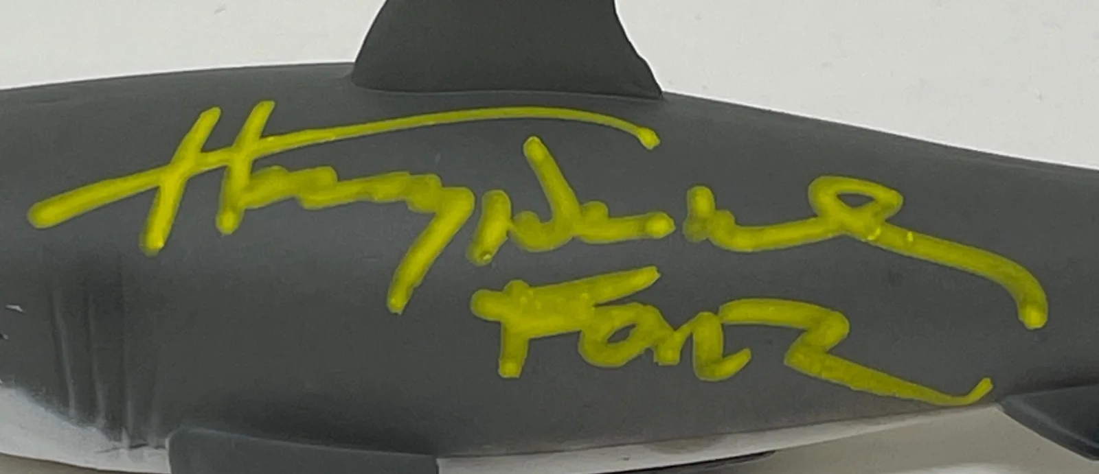 Henry Winkler — Henry Winkler Signed Great White Toy Shark Jump The Shark Happy Days Beckett COA, изображение 2