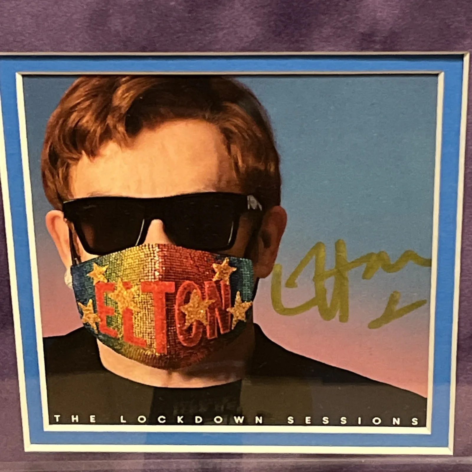 Elton John signed CD Cover Framed 5 PICTURES JSA LETTER Rare, image 3