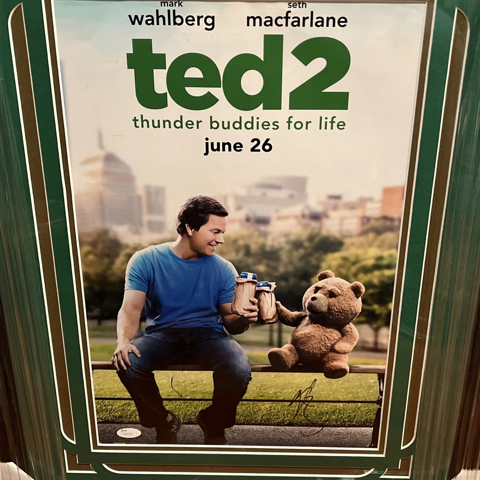 Mark Wahlberg — Mark Wahlberg Ted Autograph Movie Poster Framed 26 X 20 JSA, изображение 2