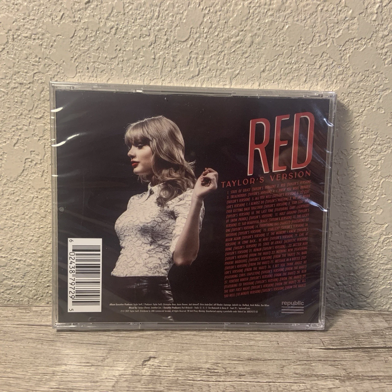 Signed Taylor Swift RED (Taylor's Version) Autographed - Sealed / Brand New, image 5