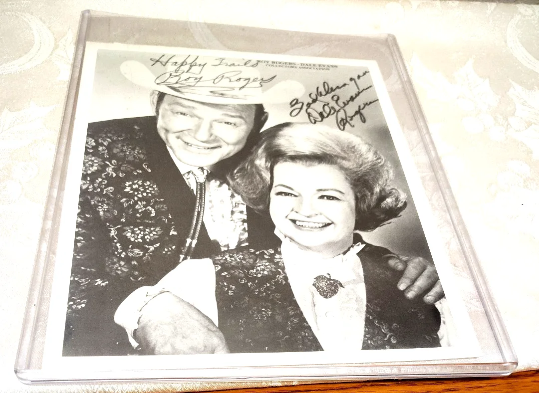 Roy Rogers, Dale Evans — ROY ROGERS & DALE EVANS Collector's Assoc. Signed 8x10 Photograph, изображение 3