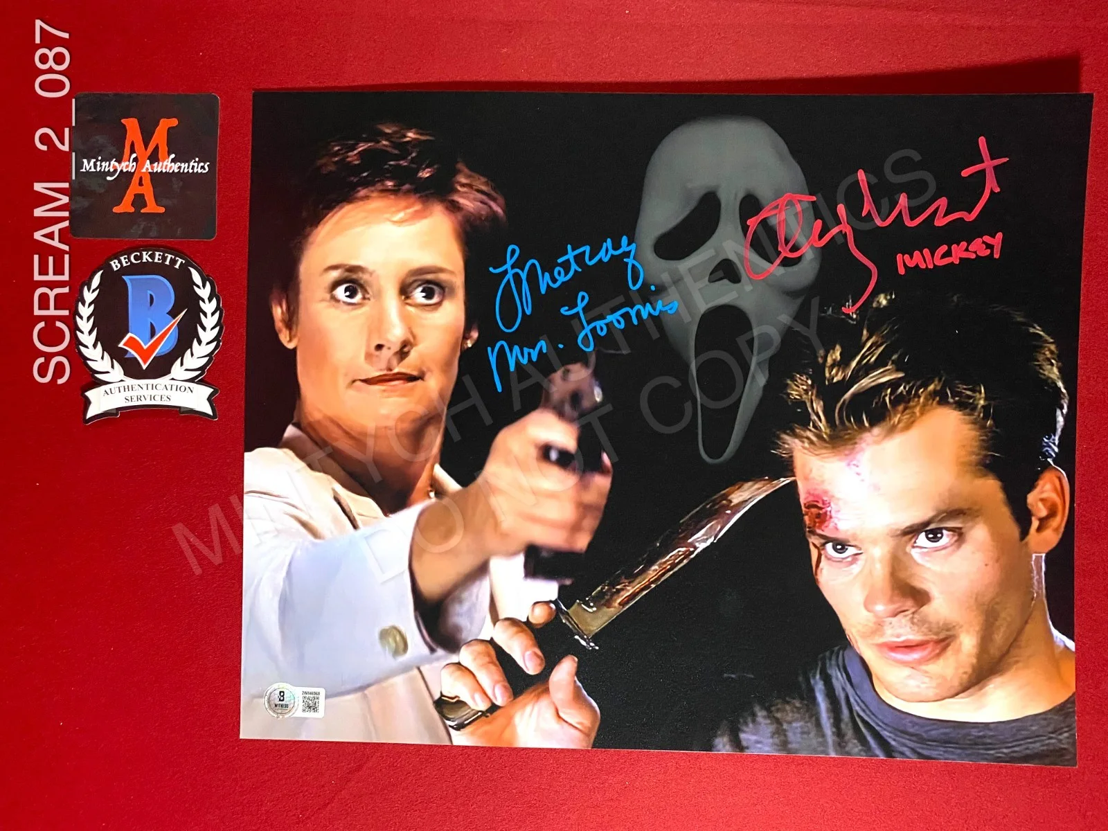 Timothy Olyphant, Laurie Metcalf — Timothy Olyphant Laurie Metcalf dual signed 11x14 photo Scream 2 Beckett COA