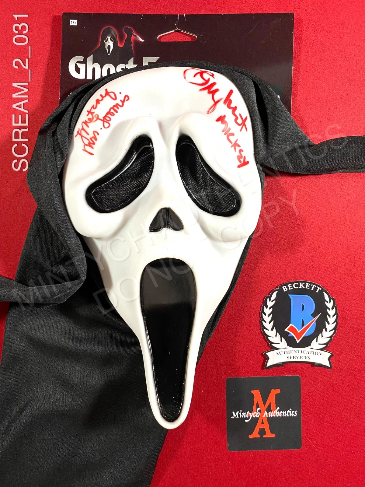 Timothy Olyphant, Laurie Metcalf — Timothy Olyphant Laurie Metcalf dual signed Ghostface mask Scream 2 Beckett COA