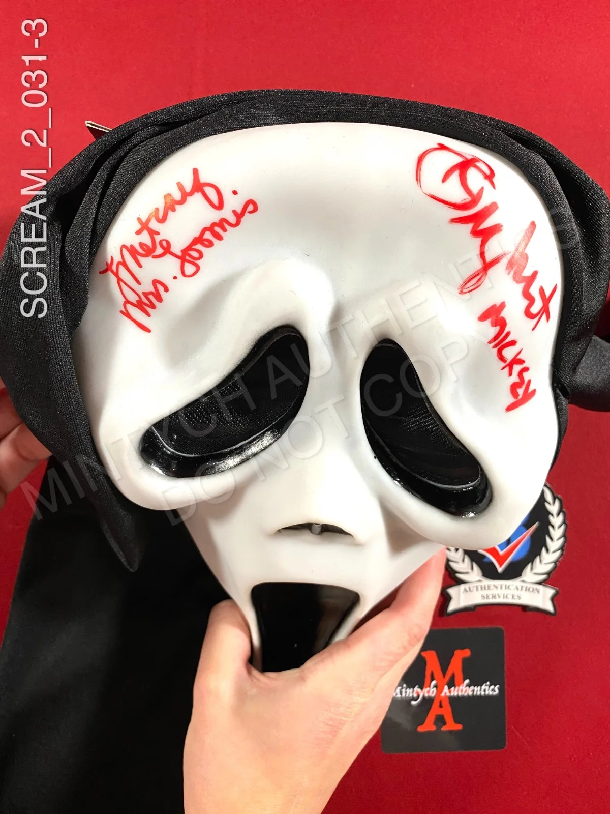 Timothy Olyphant, Laurie Metcalf — Timothy Olyphant Laurie Metcalf dual signed Ghostface mask Scream 2 Beckett COA, изображение 3