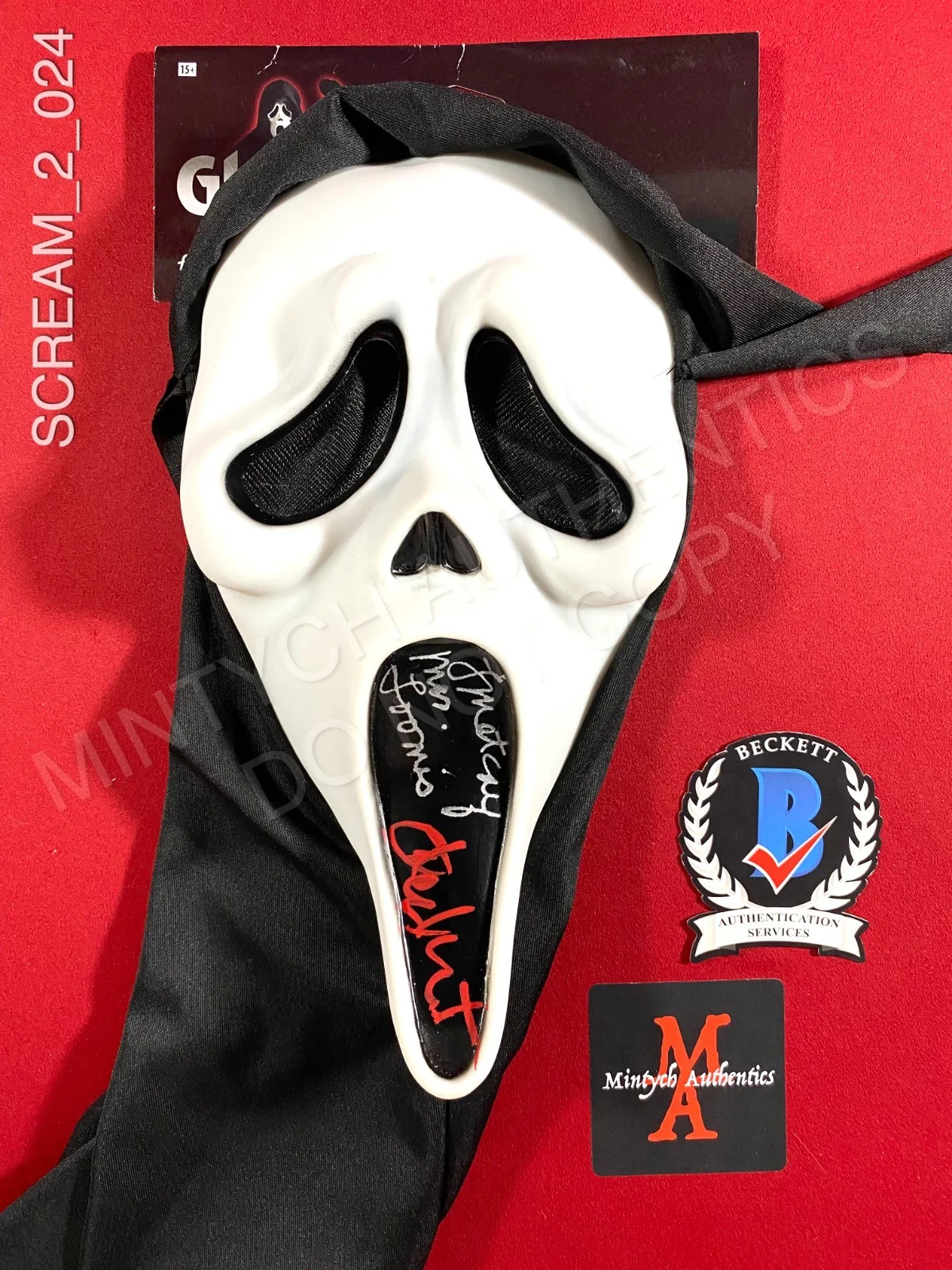 Timothy Olyphant, Laurie Metcalf — Timothy Olyphant Laurie Metcalf dual signed Ghostface Fun World mask Beckett COA